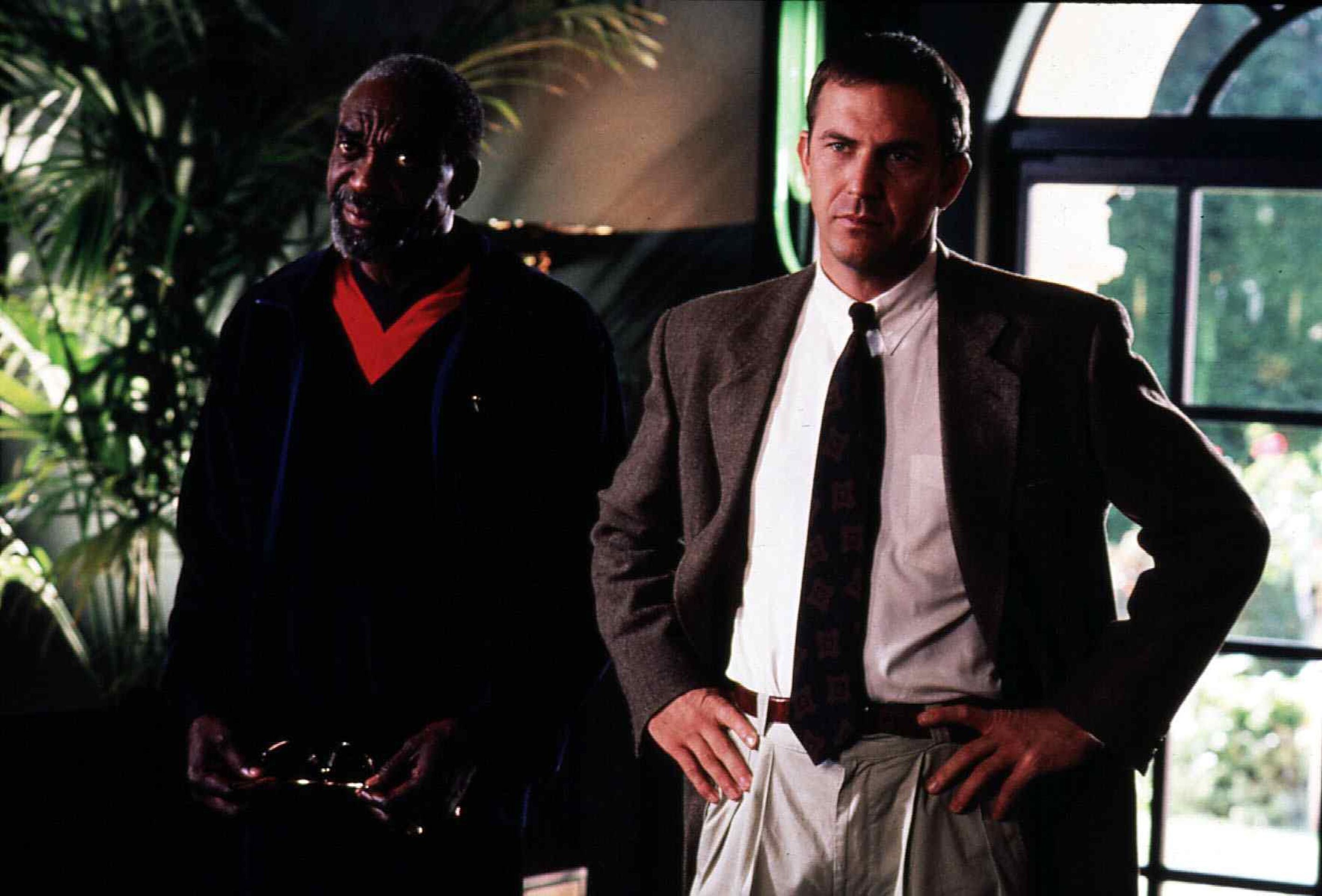 Bill Cobbs a Kevin Costner ve filmu Osobní strážce, 1992 - Bill Cobbs (3/7)