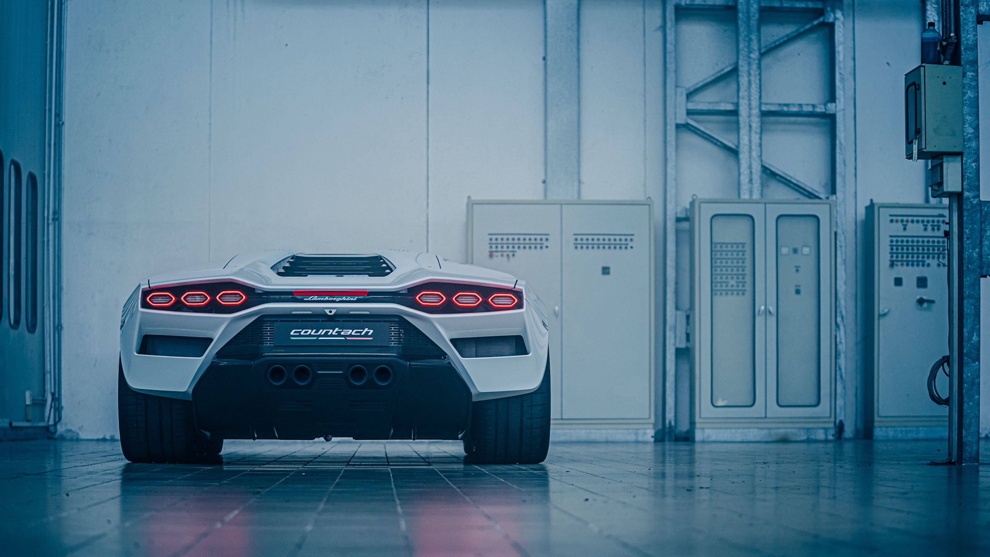 Lamborghini Countach - 40 - Fotogalerie: Ikonické Lambo Countach v nové podobě (19/19)