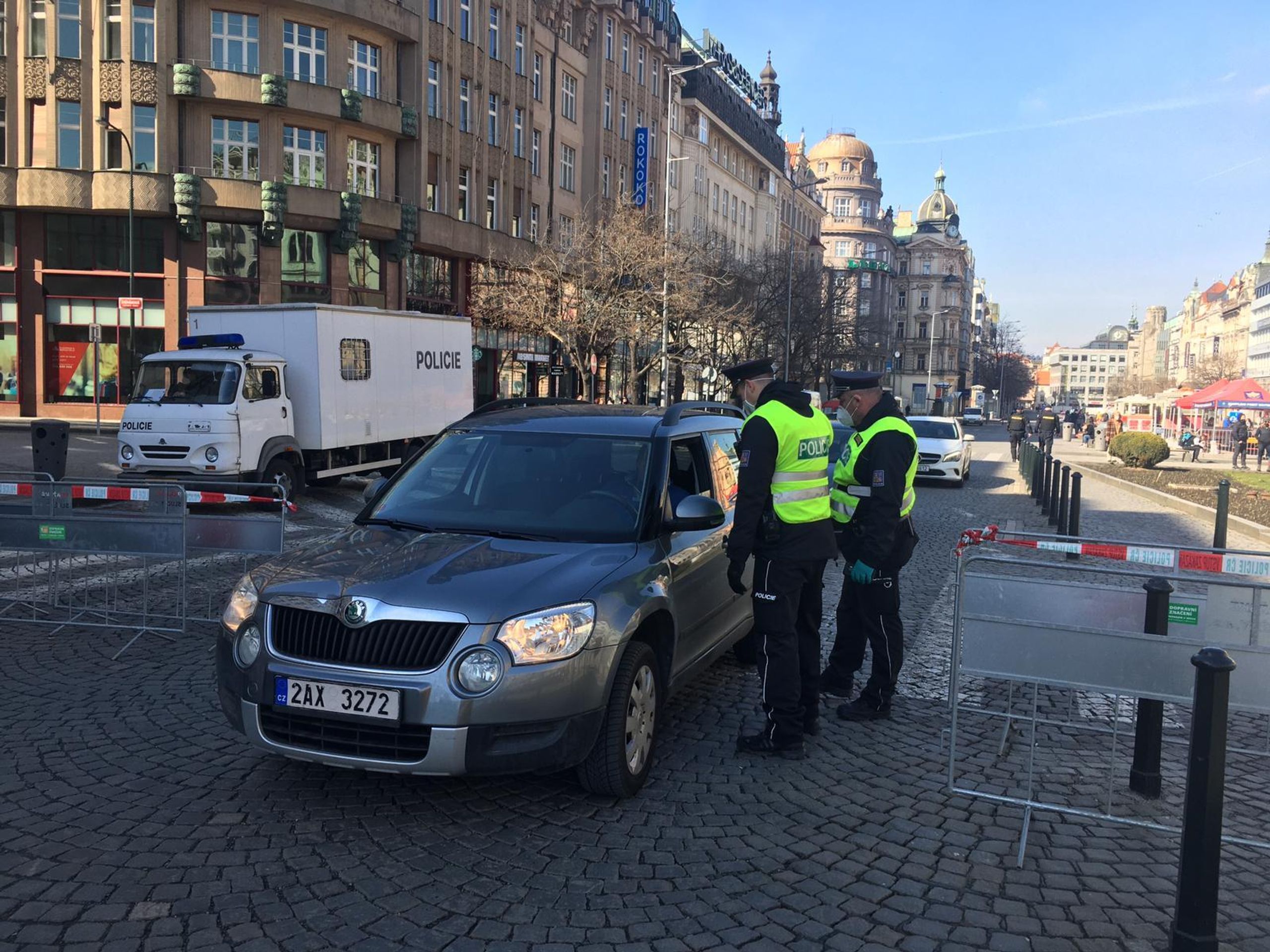 Demonstrace na Václavském náměstí - 2 - GALERIE: Lidé v Praze protestují proti vládě (8/13)