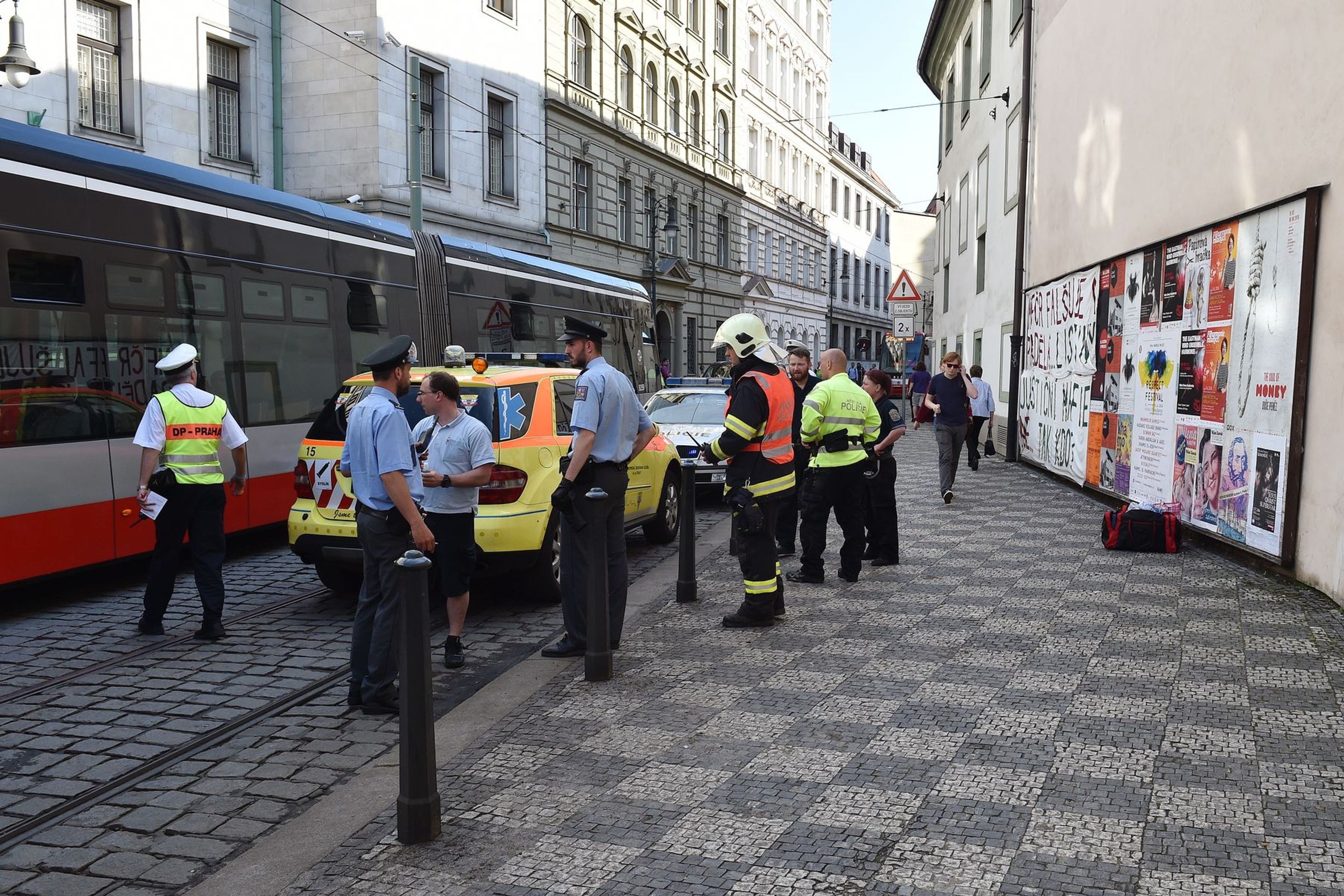 GALERIE: Pokus o sebevraždu na Malé Straně - GALERIE: Pokus o sebevraždu na Letné (1/5)
