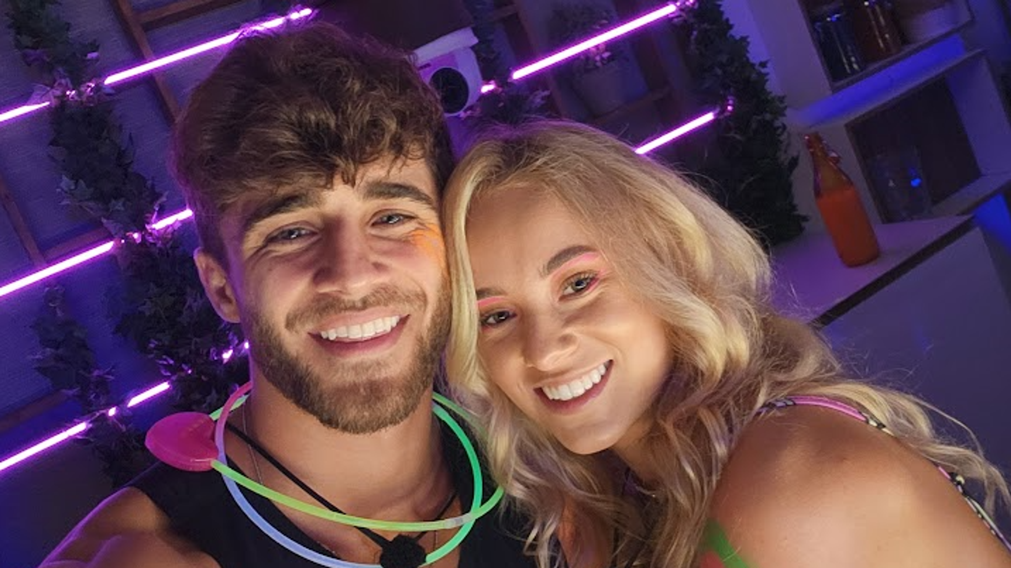 Love Island - Adriana a Lu - Adriana a Lu (17/21)
