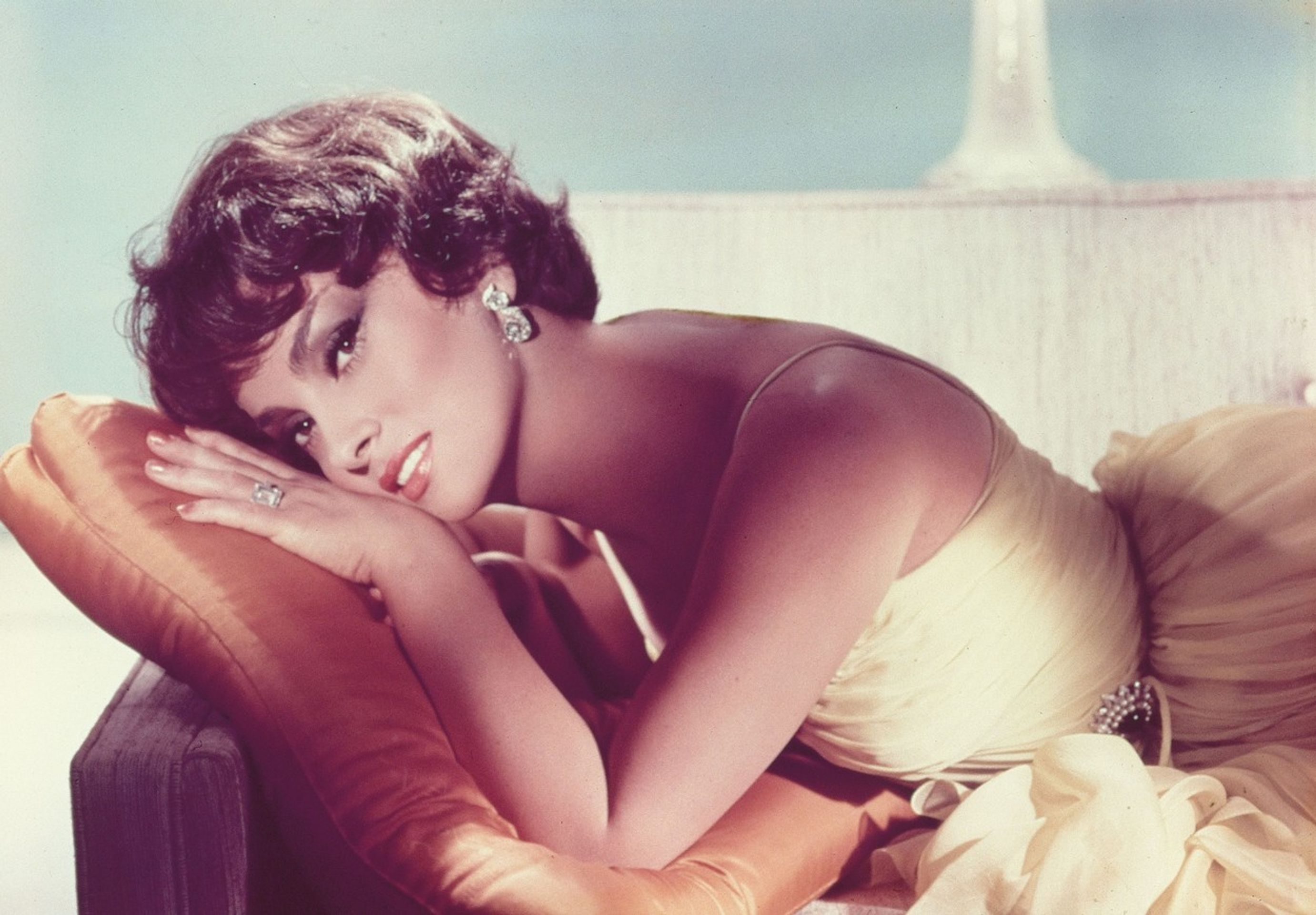 Gina Lollobrigida - Gina Lollobrigida (2/5)