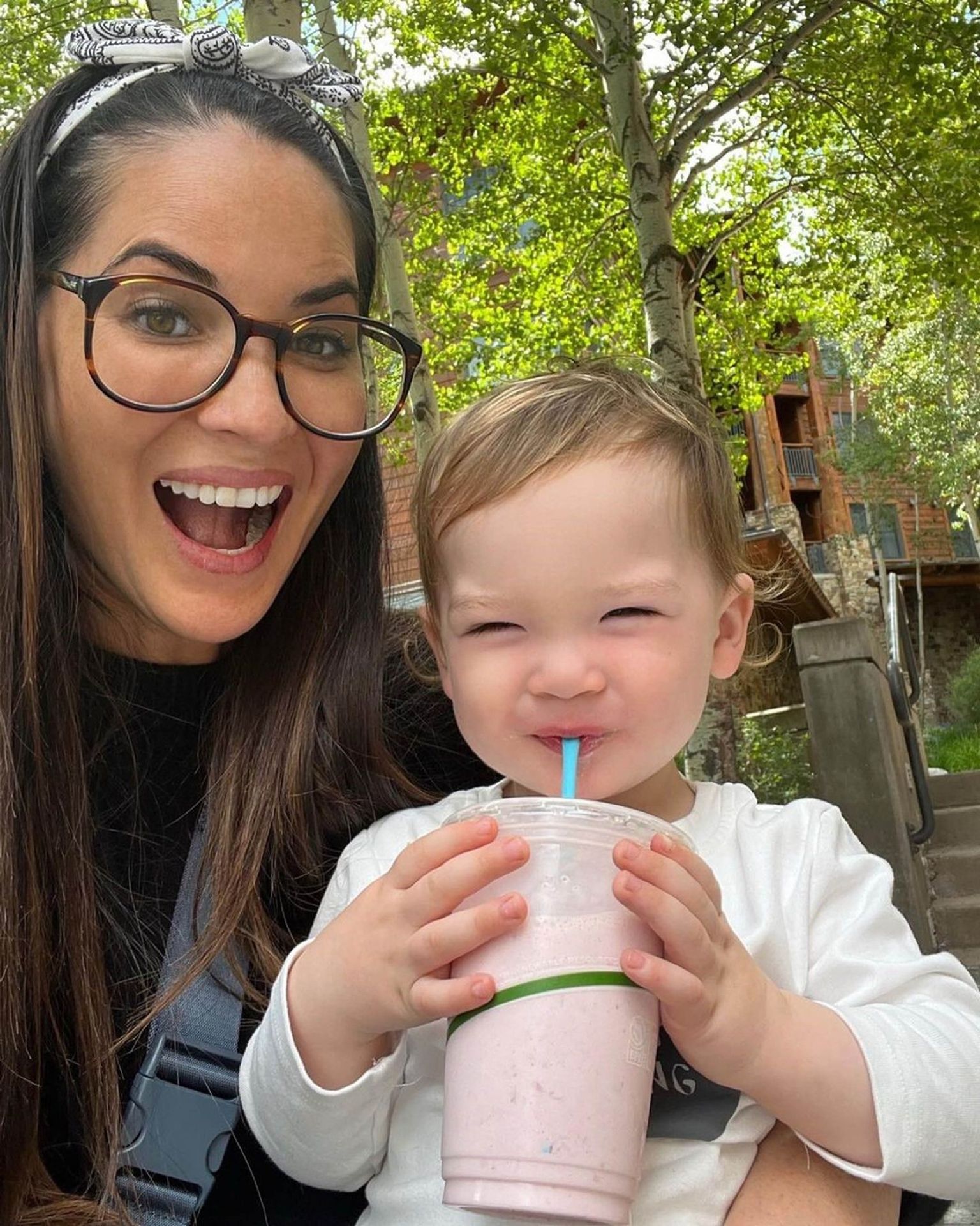 Olivia Munnová se svým synem Malcolmem, 13. 11. 2023 - Olivia Munnová (4/4)