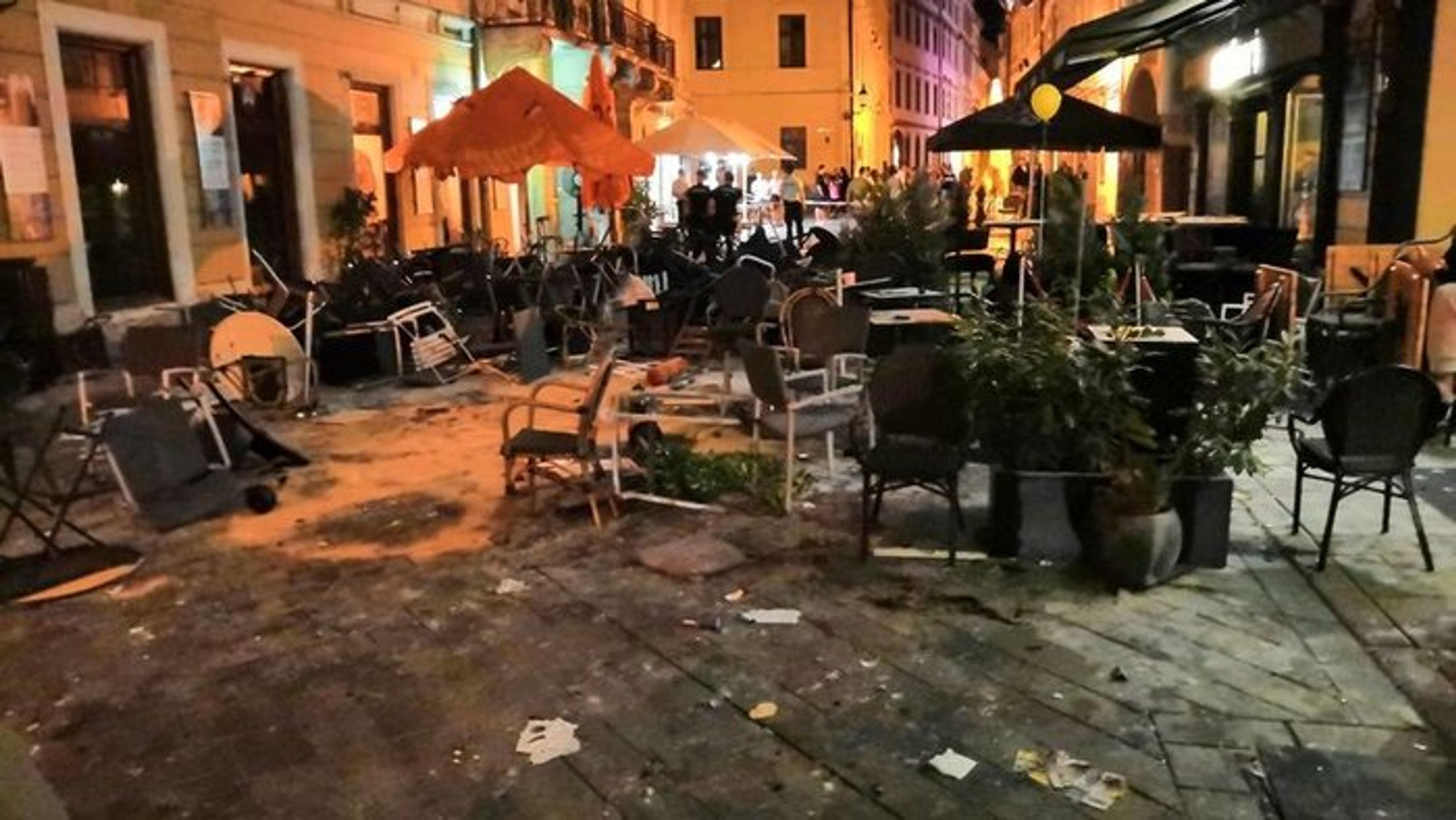 Centrum Bratislavy - GALERIE: V centru Bratislavy řádili chuligáni (4/4)
