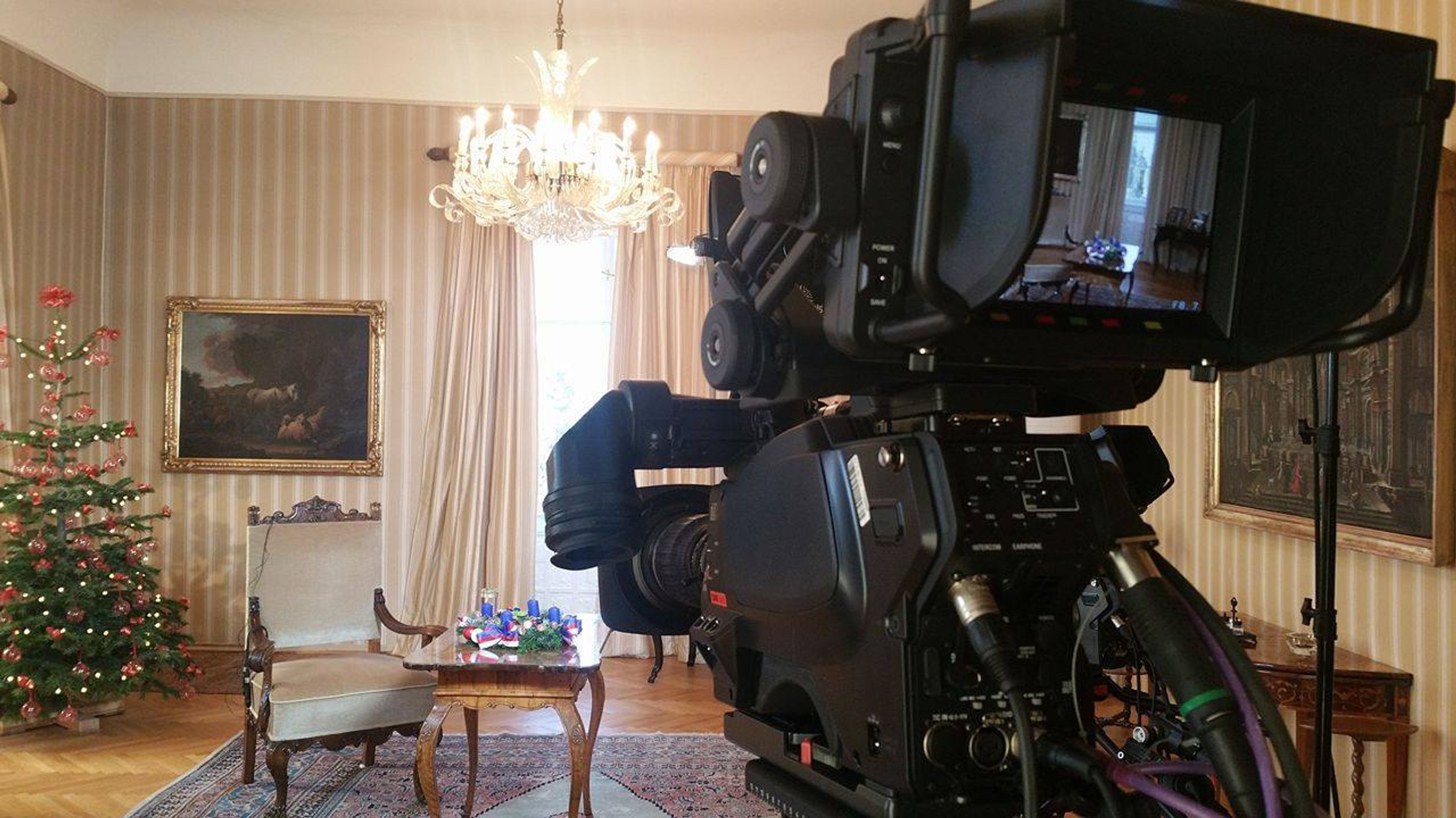 Natáčení vánočního poselství prezidenta Miloše Zemana - 2 - GALERIE: Natáčení vánočního poselství prezidenta Miloše Zemana (4/5)