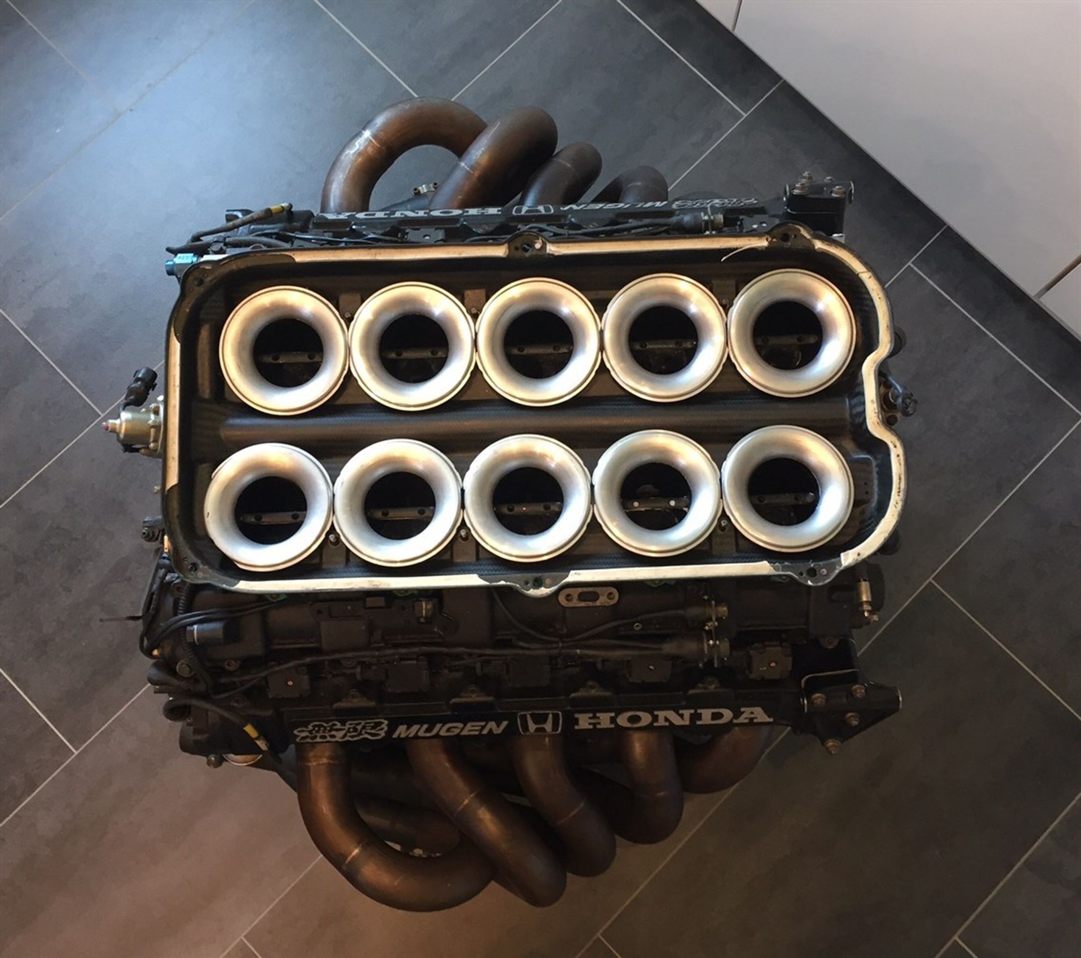 motor - 9 - FOTOGALERIE: Motor V10 z formule 1 je na prodej! (7/7)