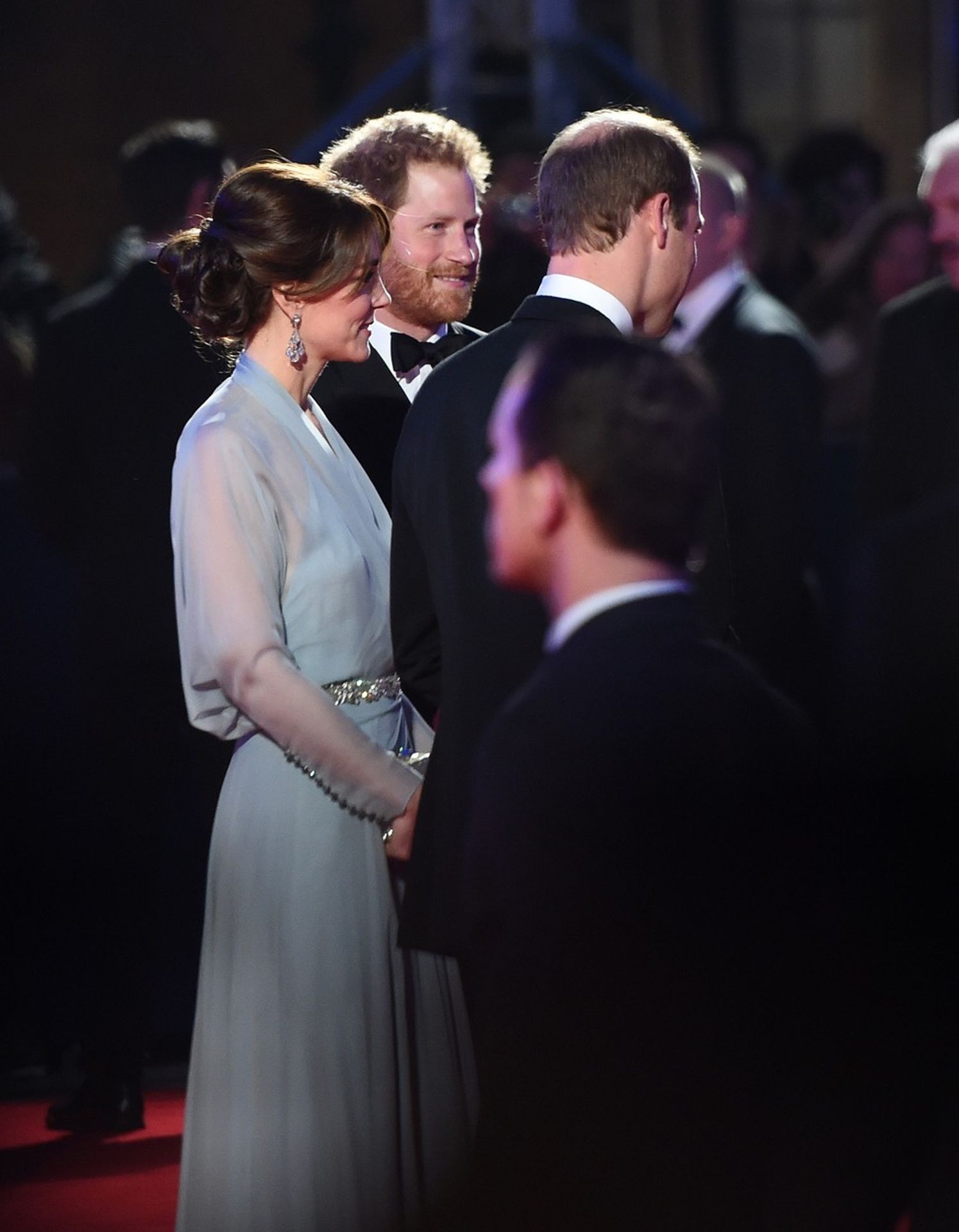 Kate Middleton si nevzala podprsenku - 4 - GALERIE: Kate Middleton si nevzala podprsenku (4/7)