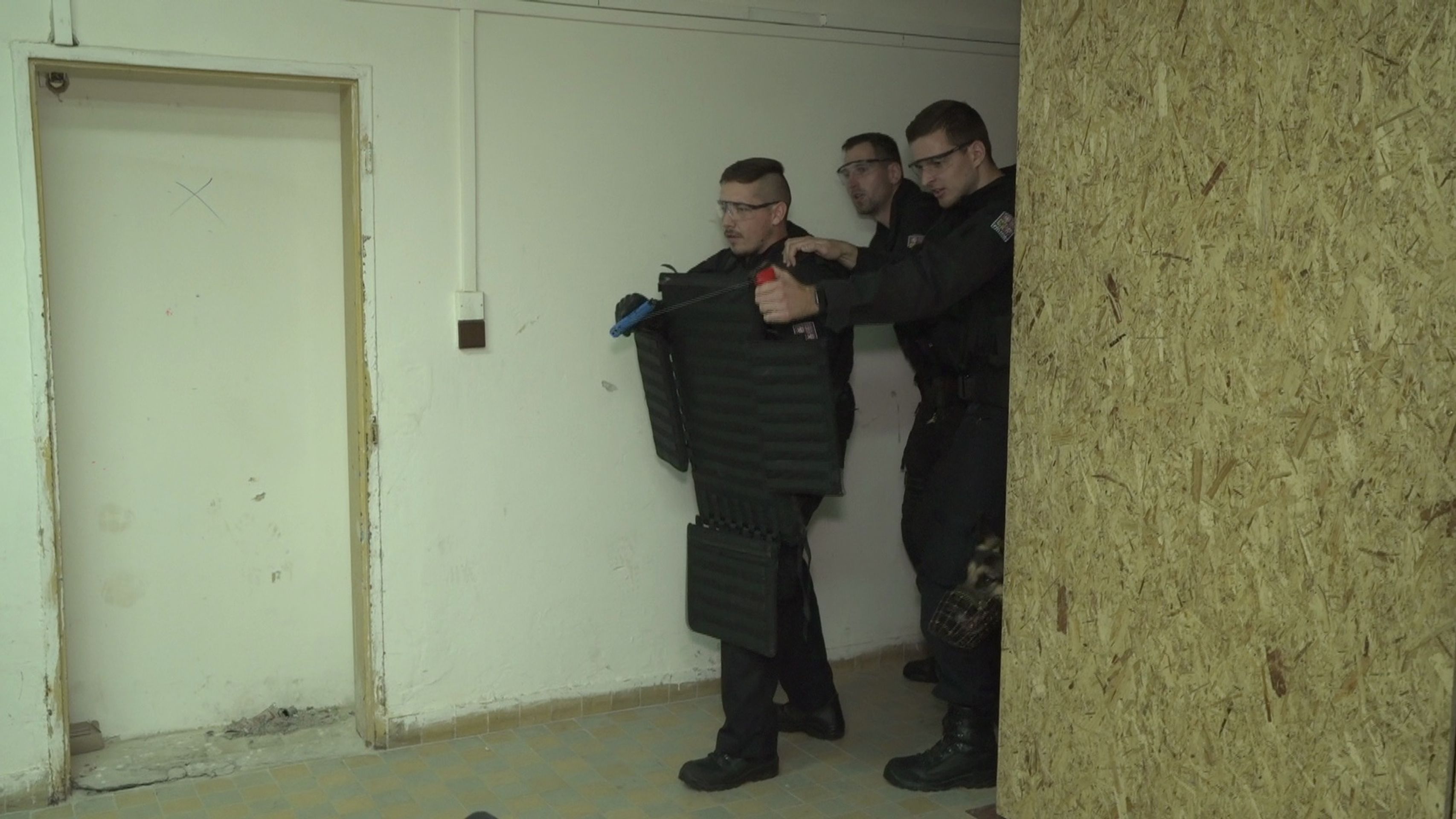 Výcvik policie v Sadské - 16 - GALERIE: Výcvik policie v Sadské (8/17)
