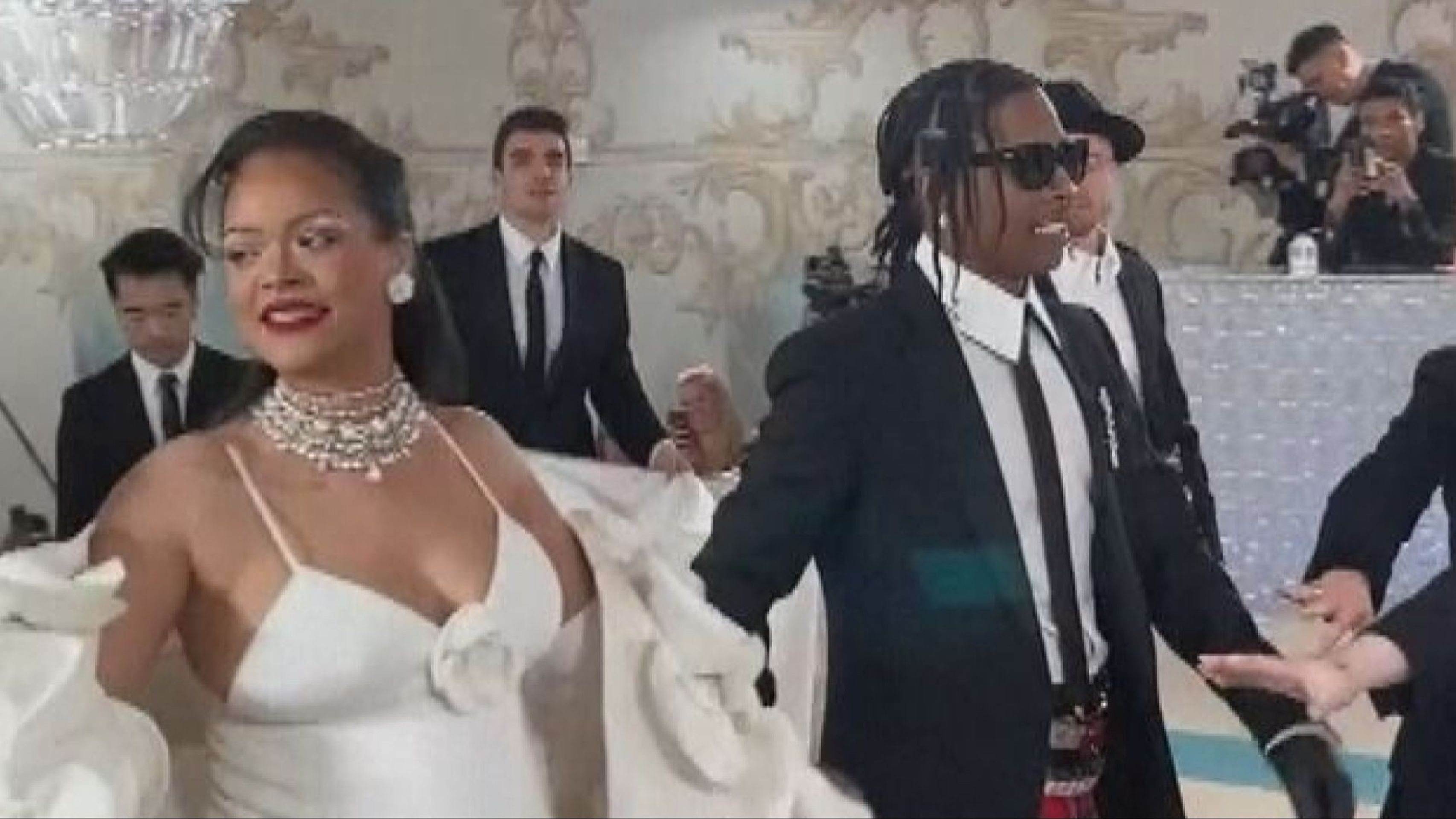 Rihanna na Met Gala 2023 - Rihanna (7/12)