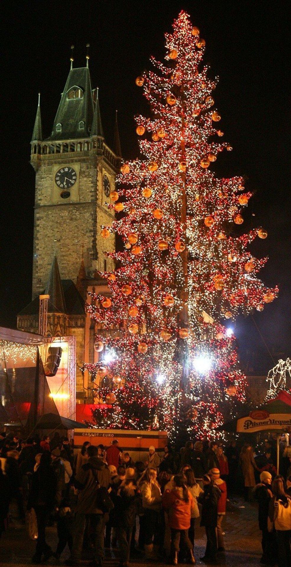 Vánoční strom na Staroměstském náměstí - 2007 - GALERIE: Vánoční stromy na Staroměstském náměstí (1/11)