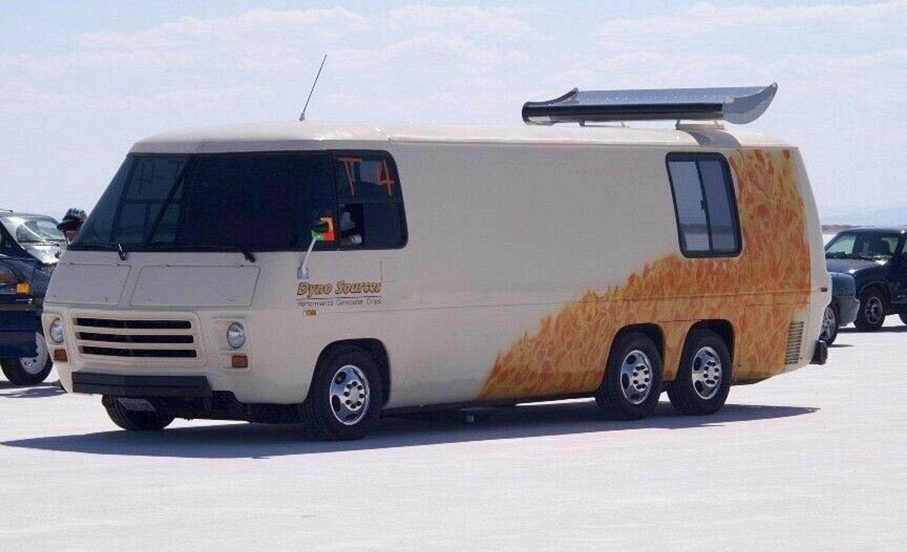 Karavan GMC Transmode - 6 - Fotogalerie: Nejrychlejší obytňák světa? (3/5)
