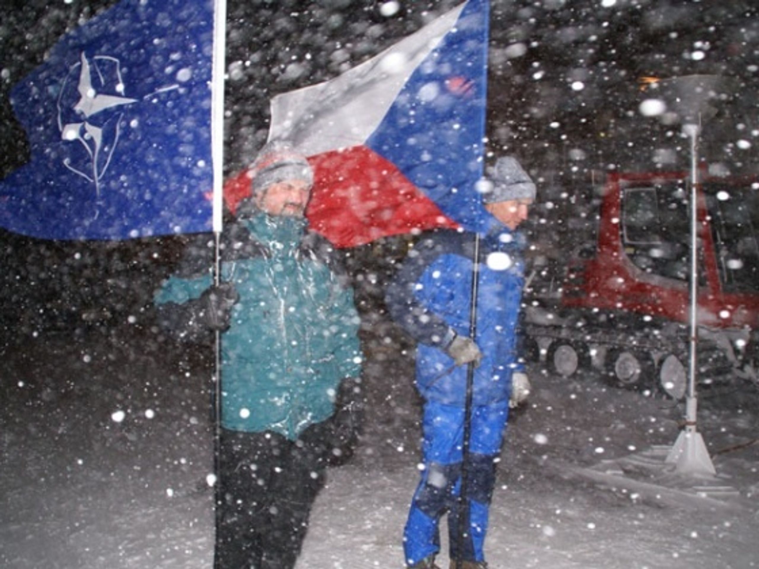 České družstvo při zahájení Winter Survival 2007 - Winter Survival: Extrémní závod začal v extrémních podmínkách (2/3)