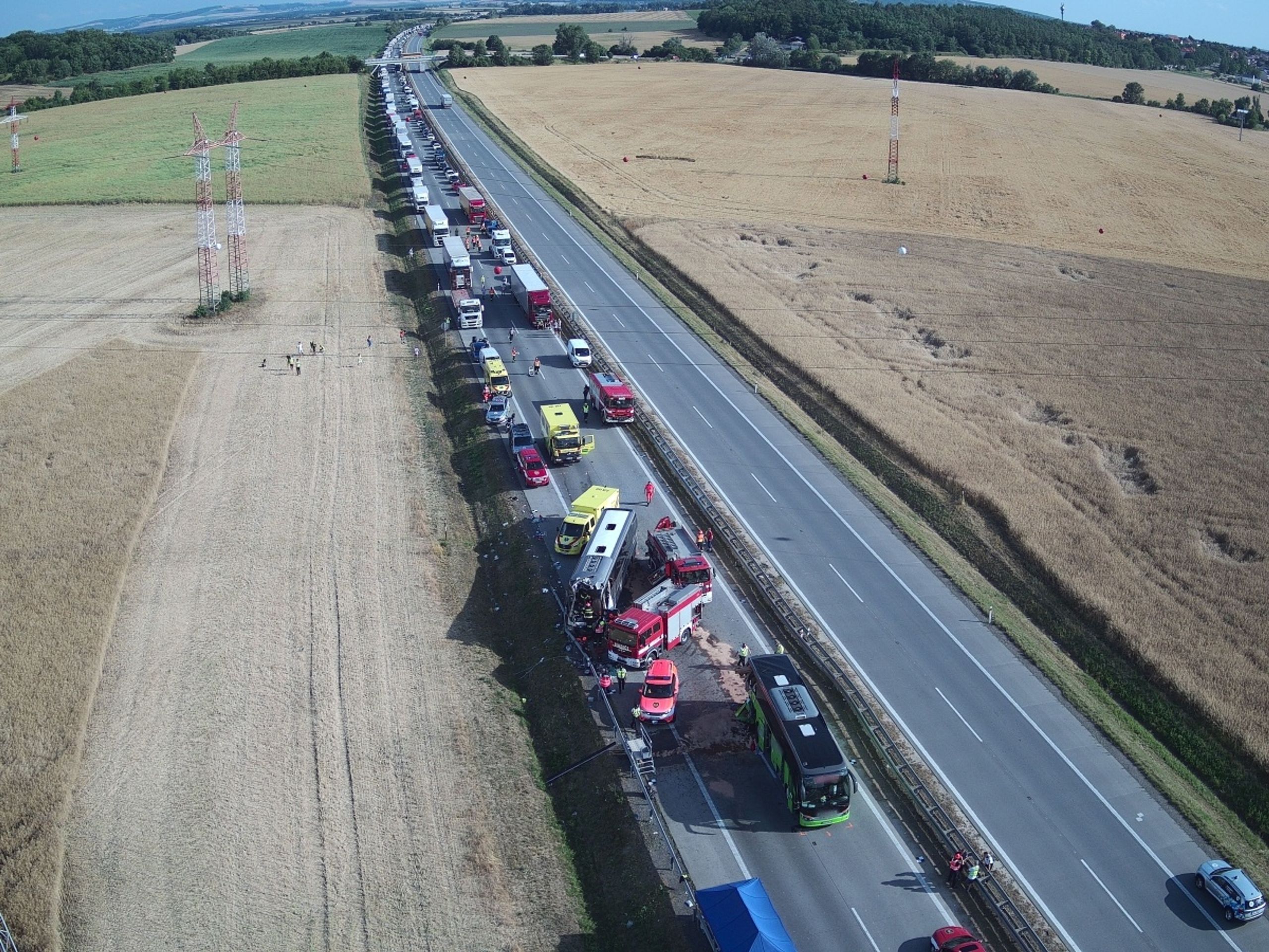 Vážná dopravní nehoda na D2 směr Brno (4) - Vážná dopravní nehoda na D2 směr Brno (10/22)