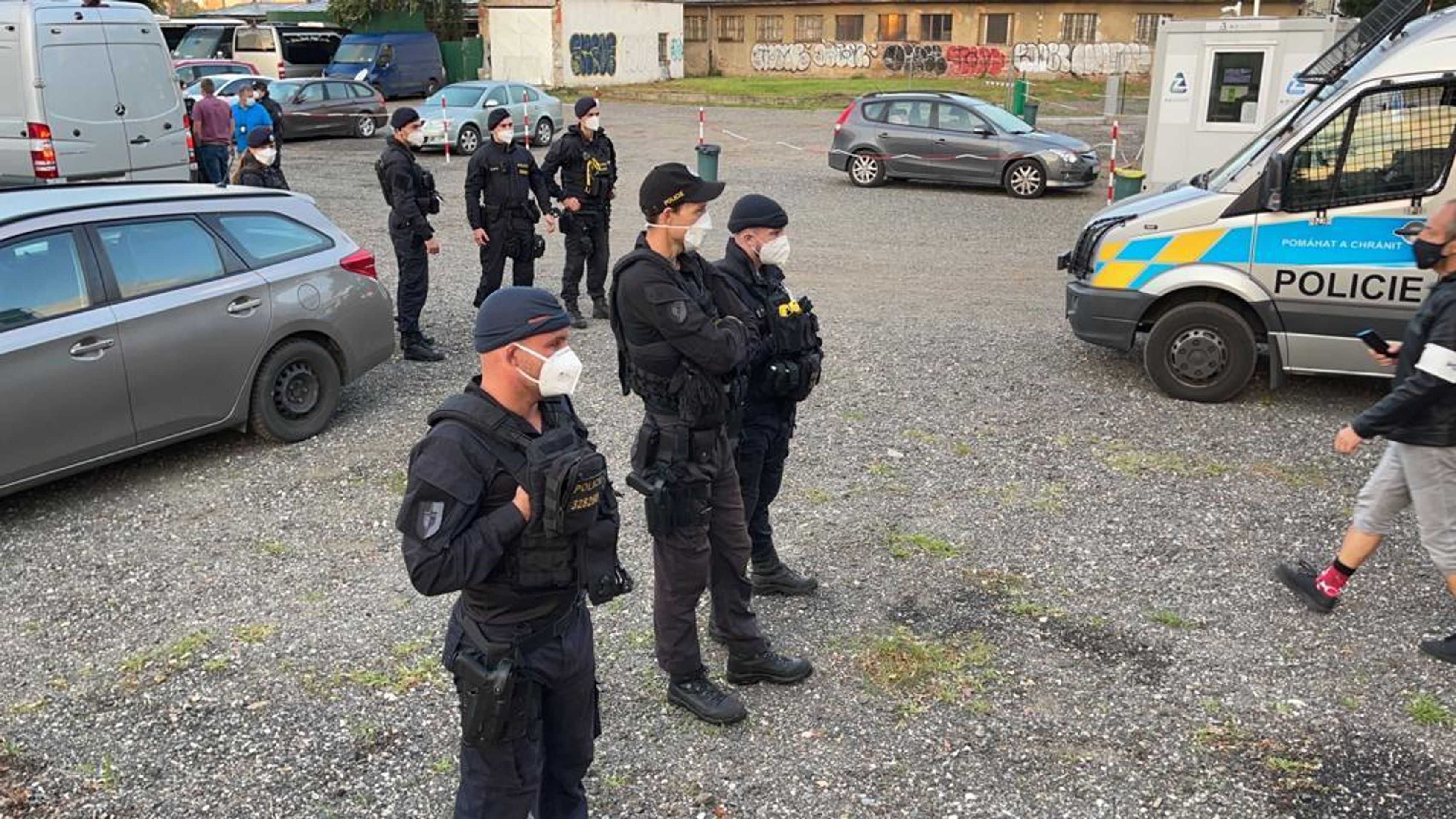 Dodávka s migranty ujížděla policii - 21 - GALERIE: Migranti utíkali před policií (6/26)