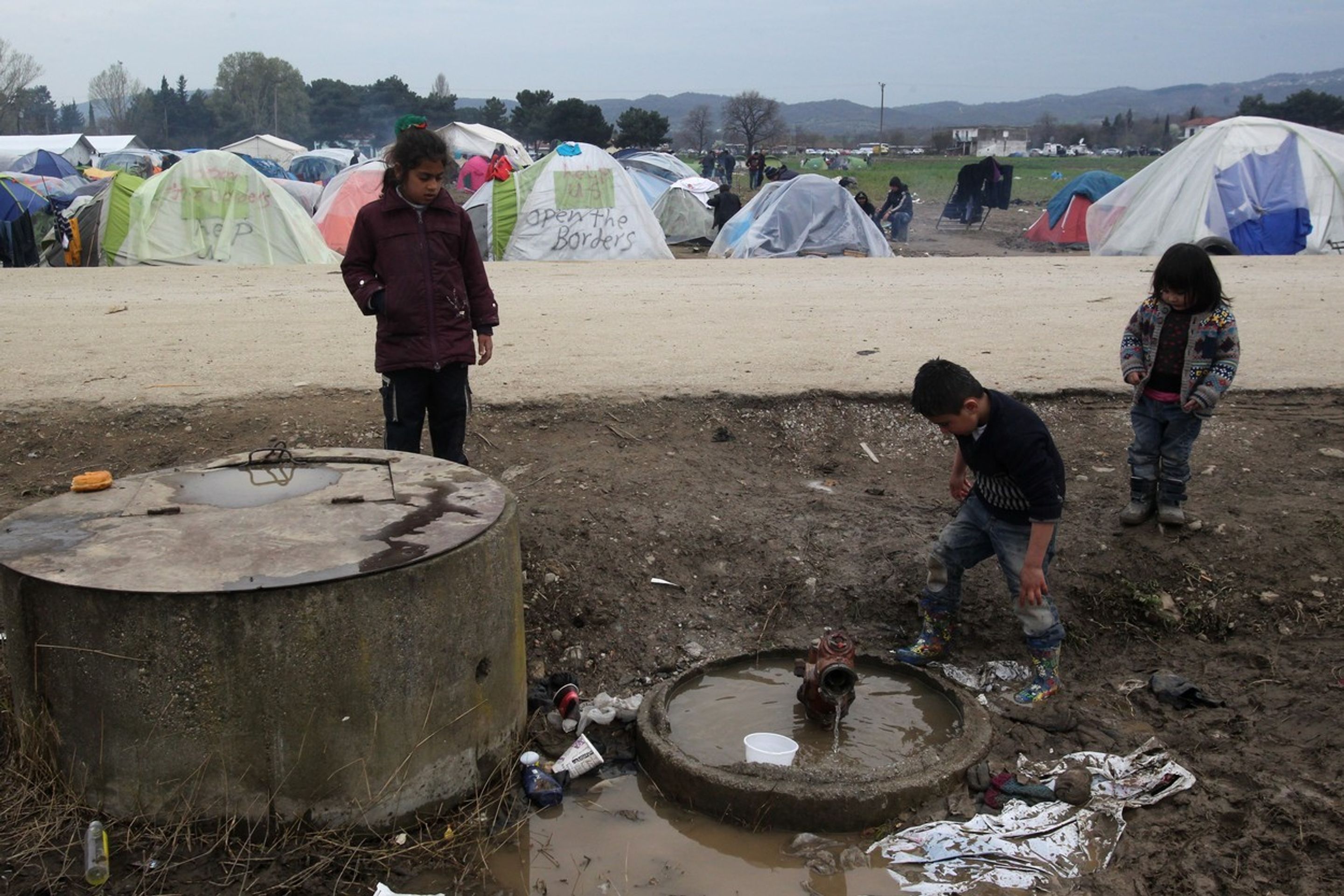 Uprchlický tábor v Idomeni - 2 - GALERIE: Kritická situace v uprchlickém táboře Idomeni (27/28)