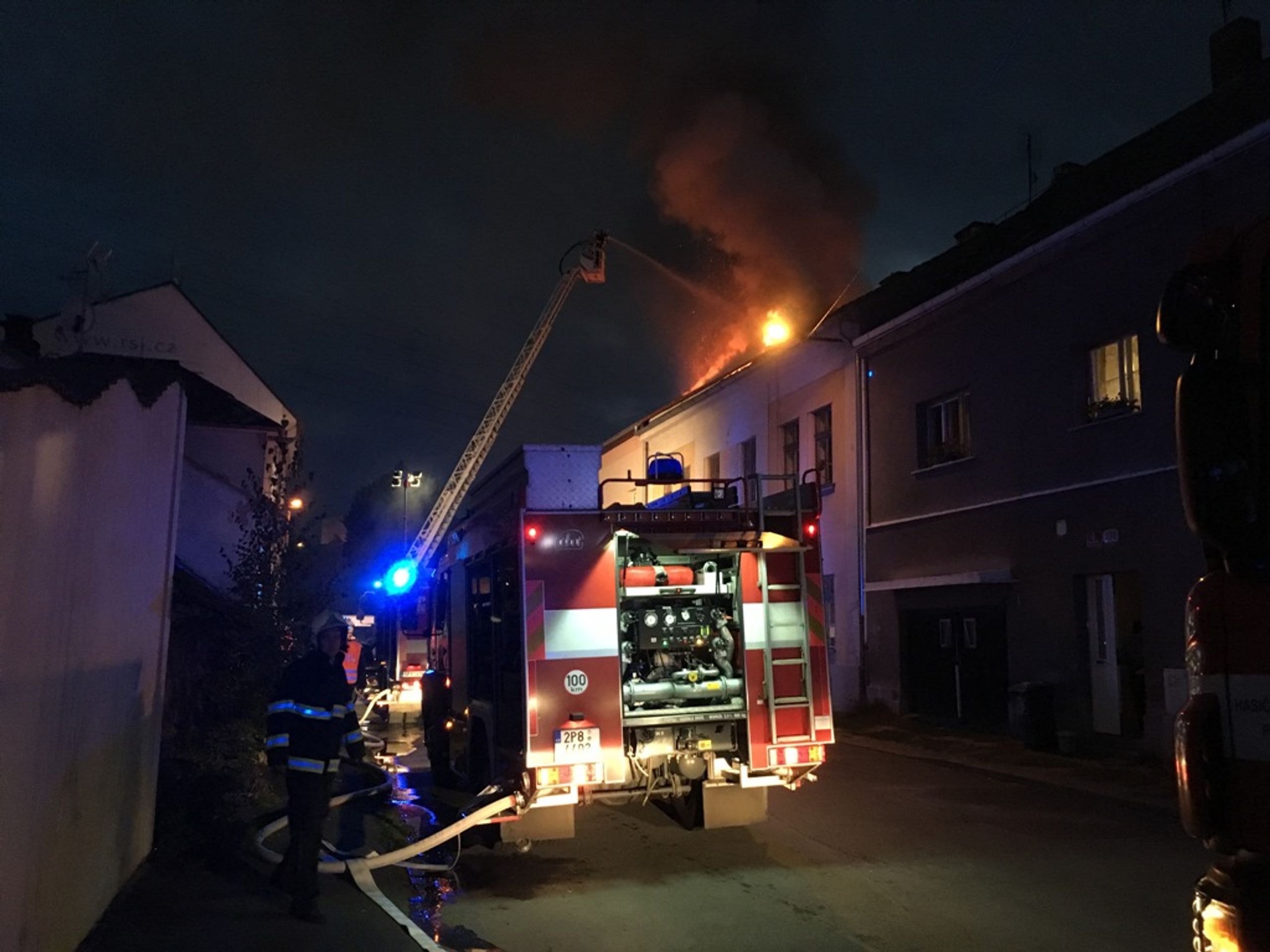 Požár domu v centru Plzně - GALERIE: Požár domu v centru Plzně (2/12)