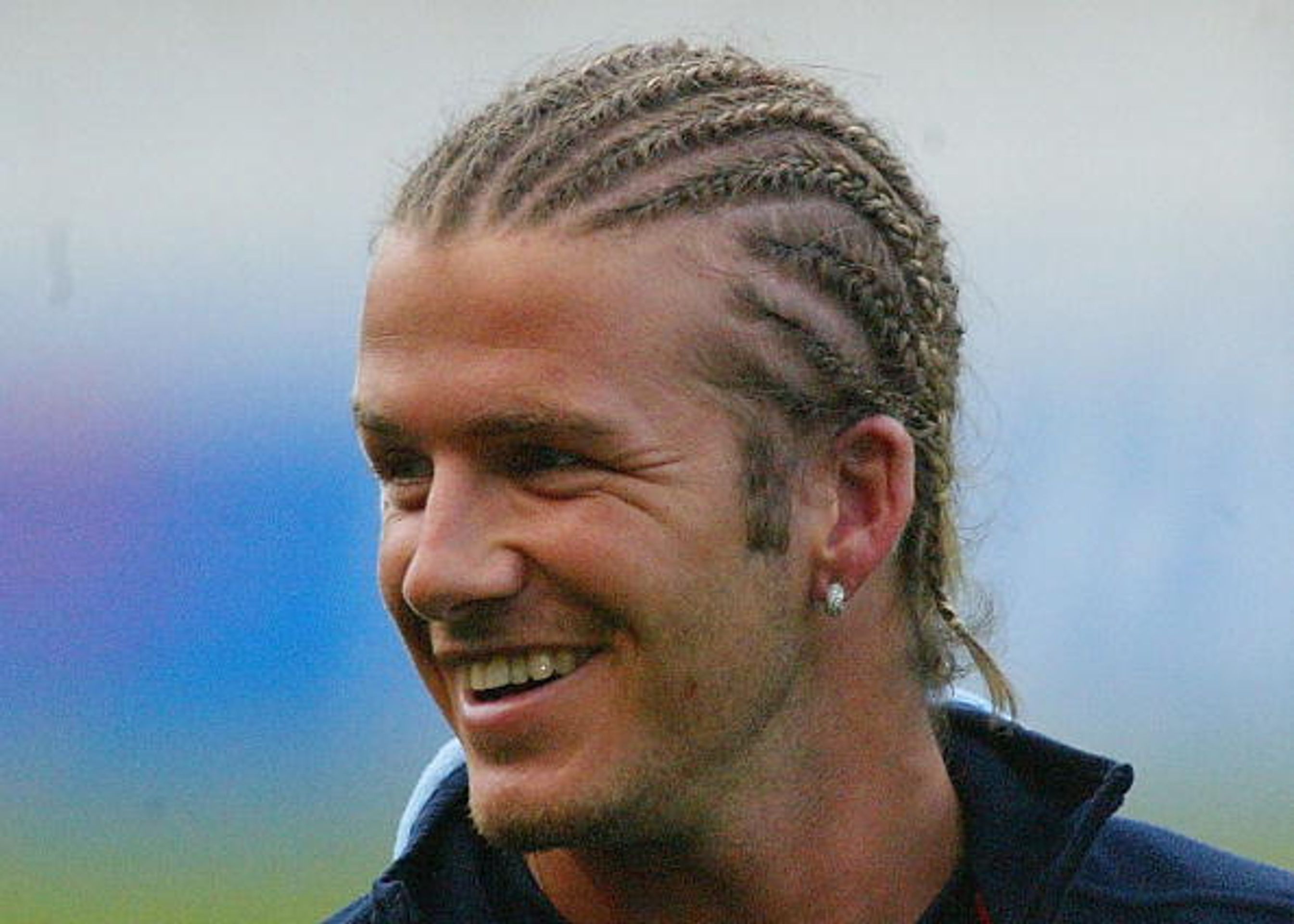 David Beckham a jeho účesy - 8 - GALERIE: David Beckham ve světě módy (11/18)