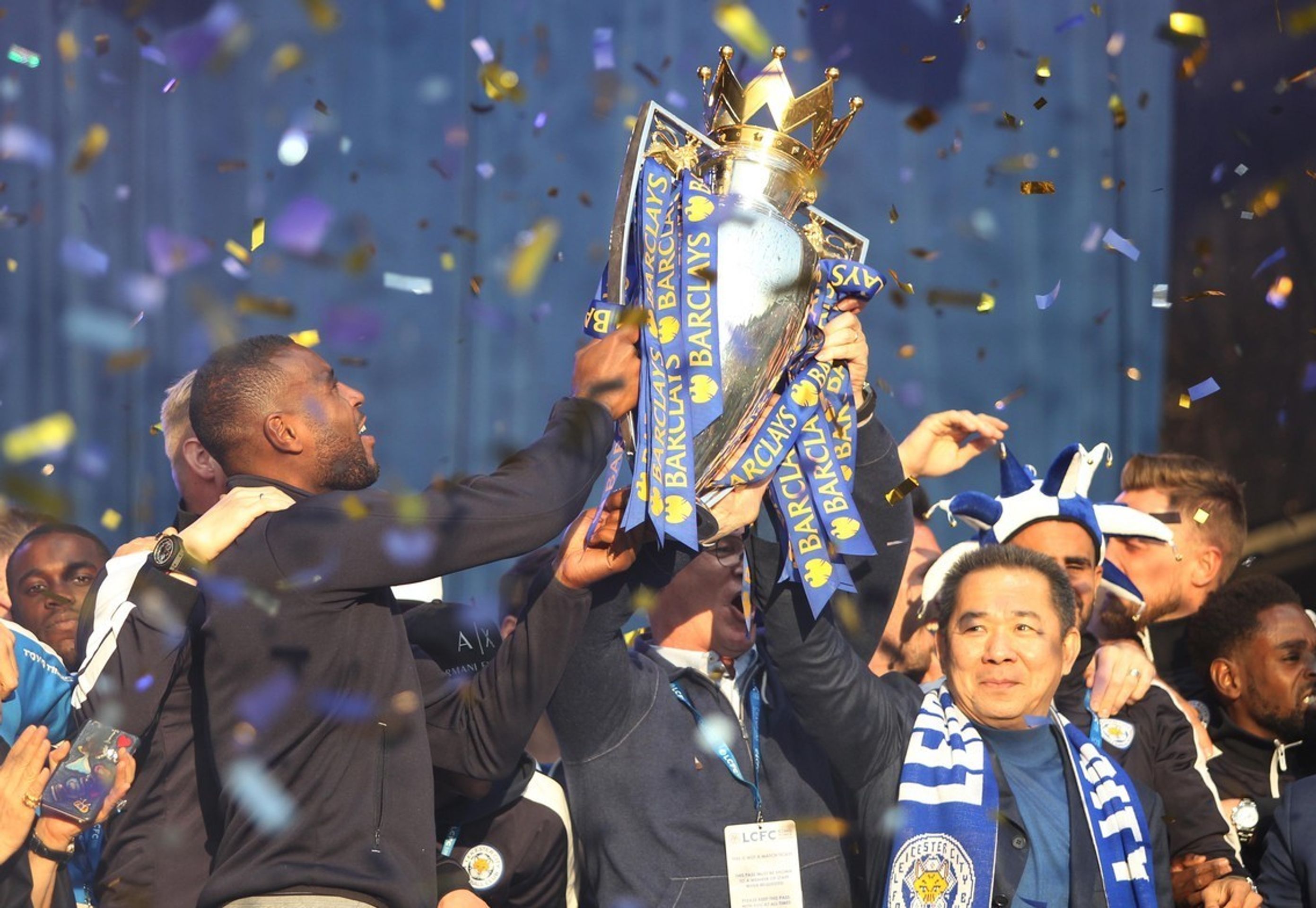 V Leicesteru slavili senzační titul v Premier League - 2 - GALERIE: V Leicesteru slavili senzační titul v Premier League (11/12)