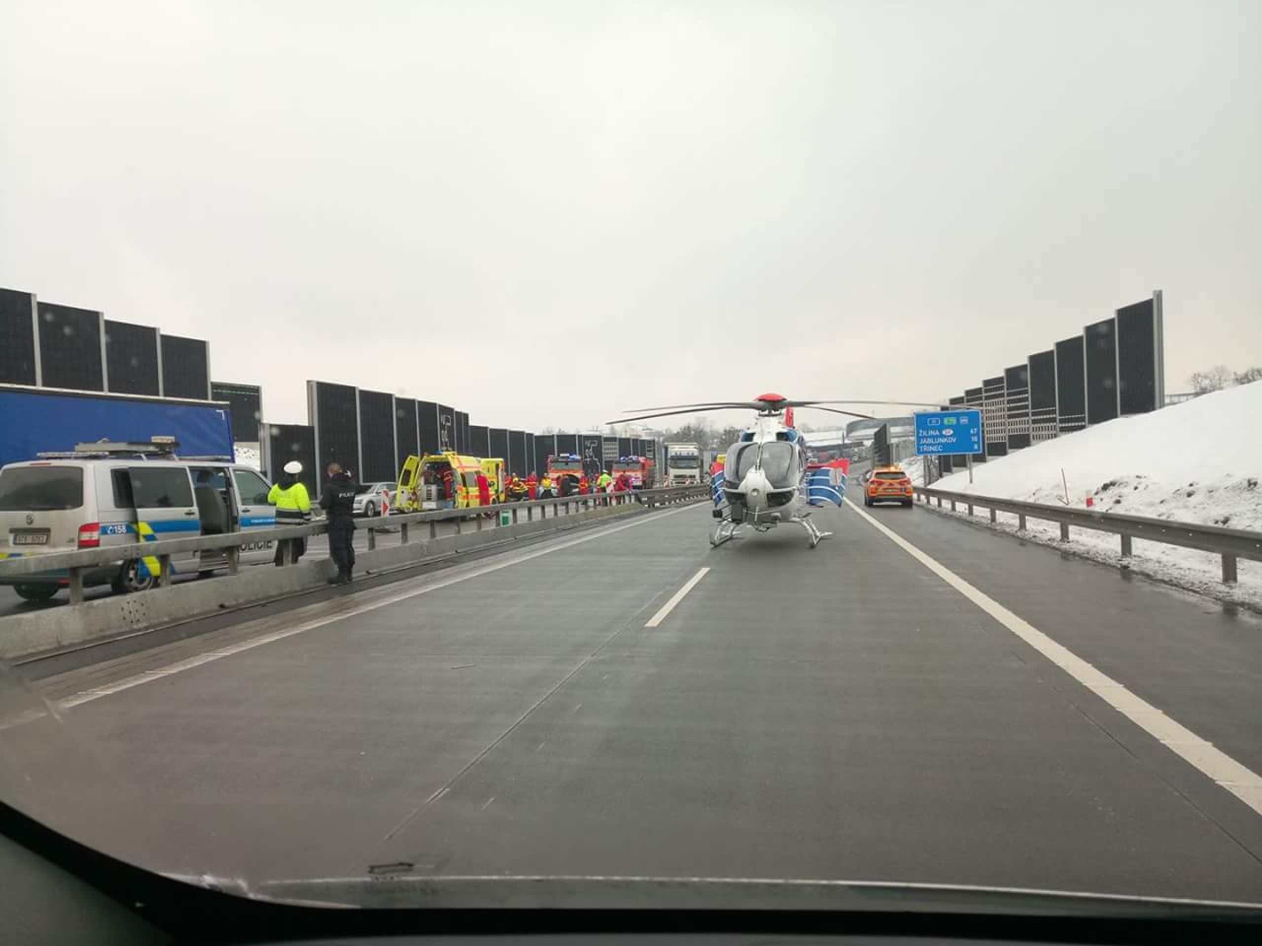 V Třinci zasahuje vrtulník - GALERIE: Nehoda v Třinci (1/2)