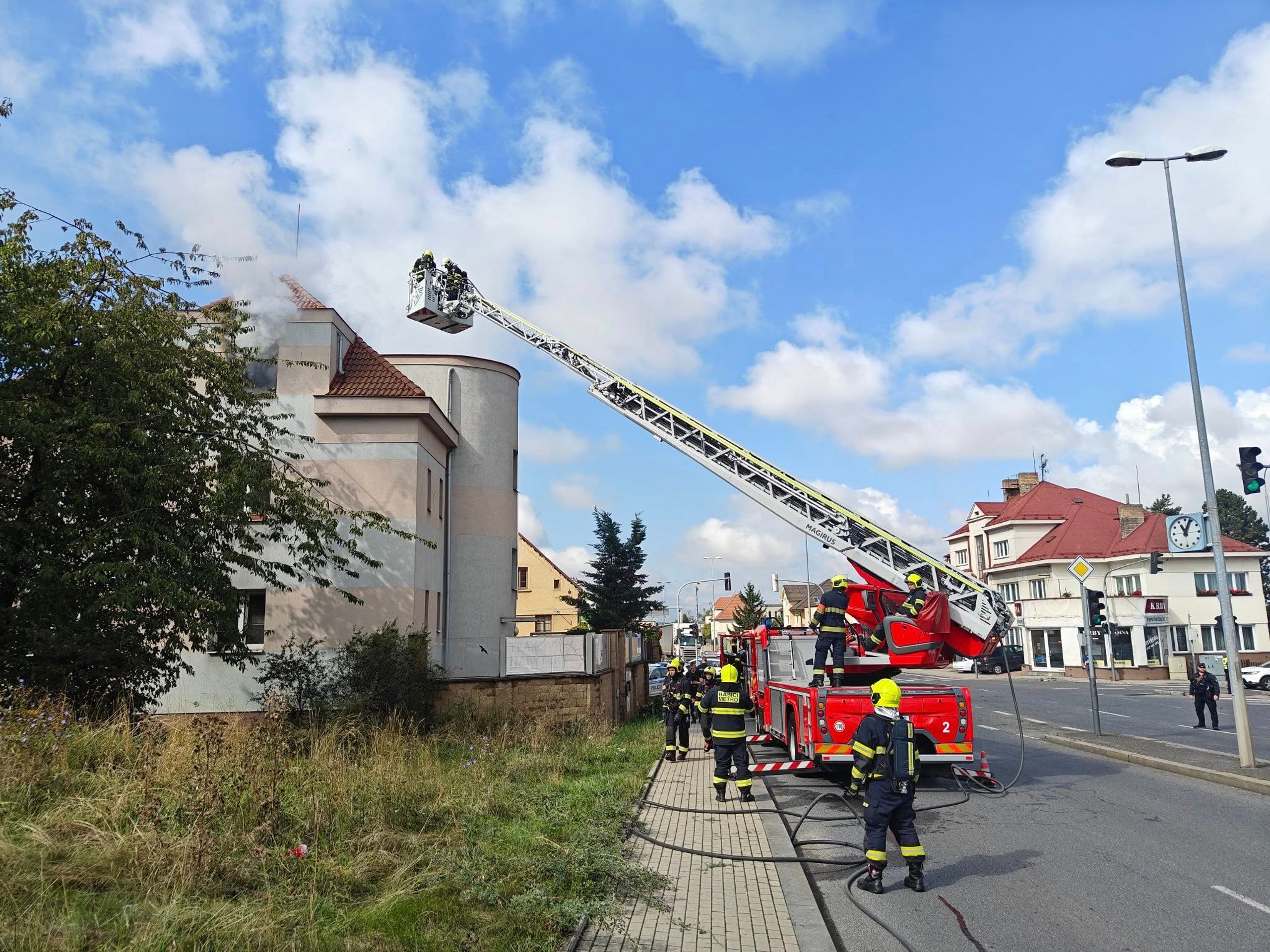 Požár bytového domu v pražských Řepích - Požár domu v pražských Řepích (9/11)