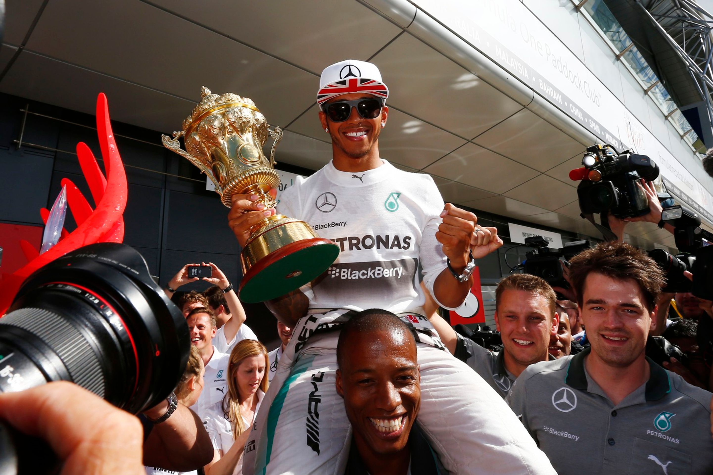 Lewis Hamilton po výhře ve Velké ceně Británie v roce 2014 - Jak šel čas s Lewisem Hamiltonem (9/10)