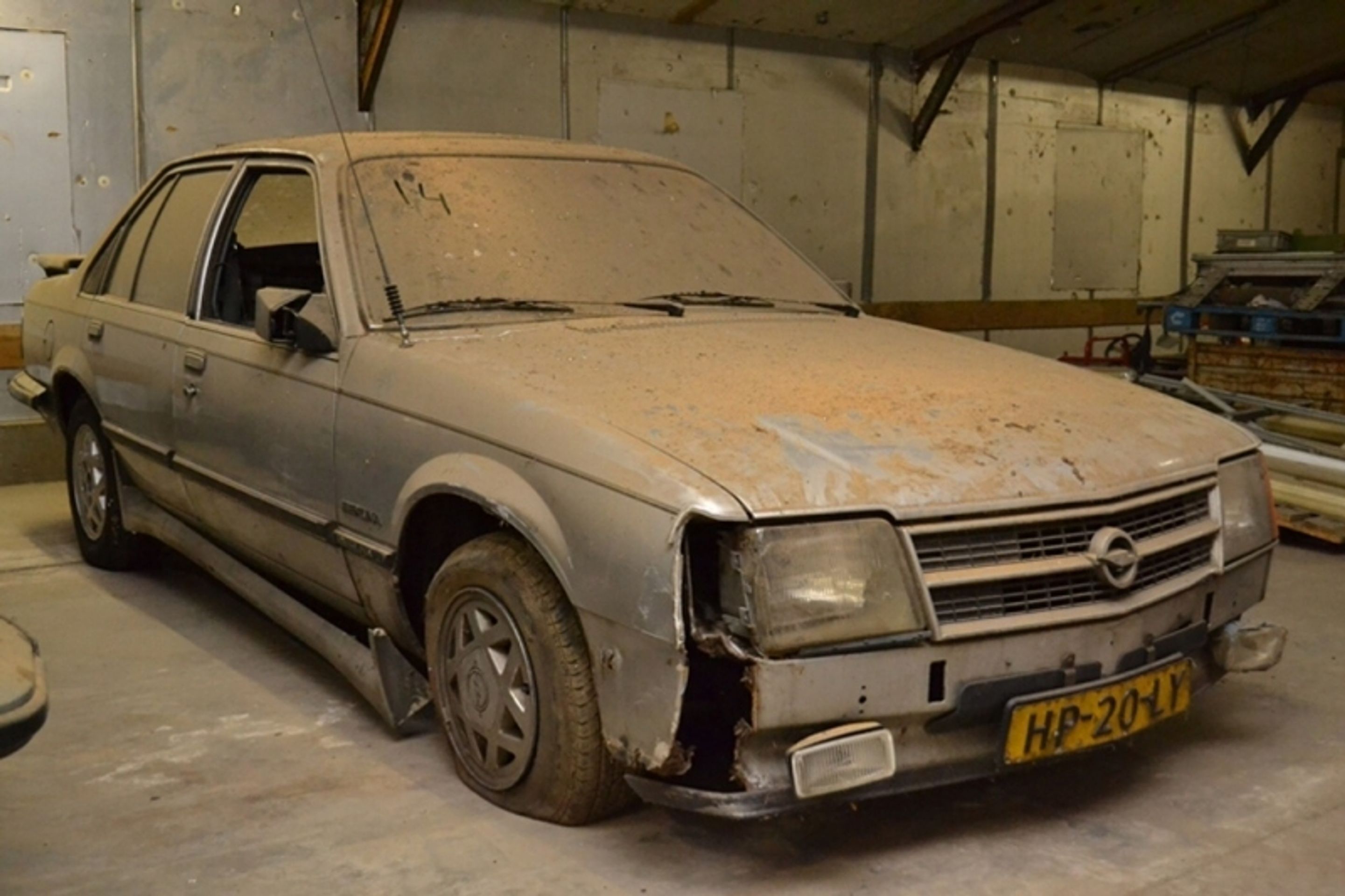Nálezené automobily značky Opel ve stodole - 14 - GALERIE: Nálezené automobily značky Opel ve stodole (14/24)