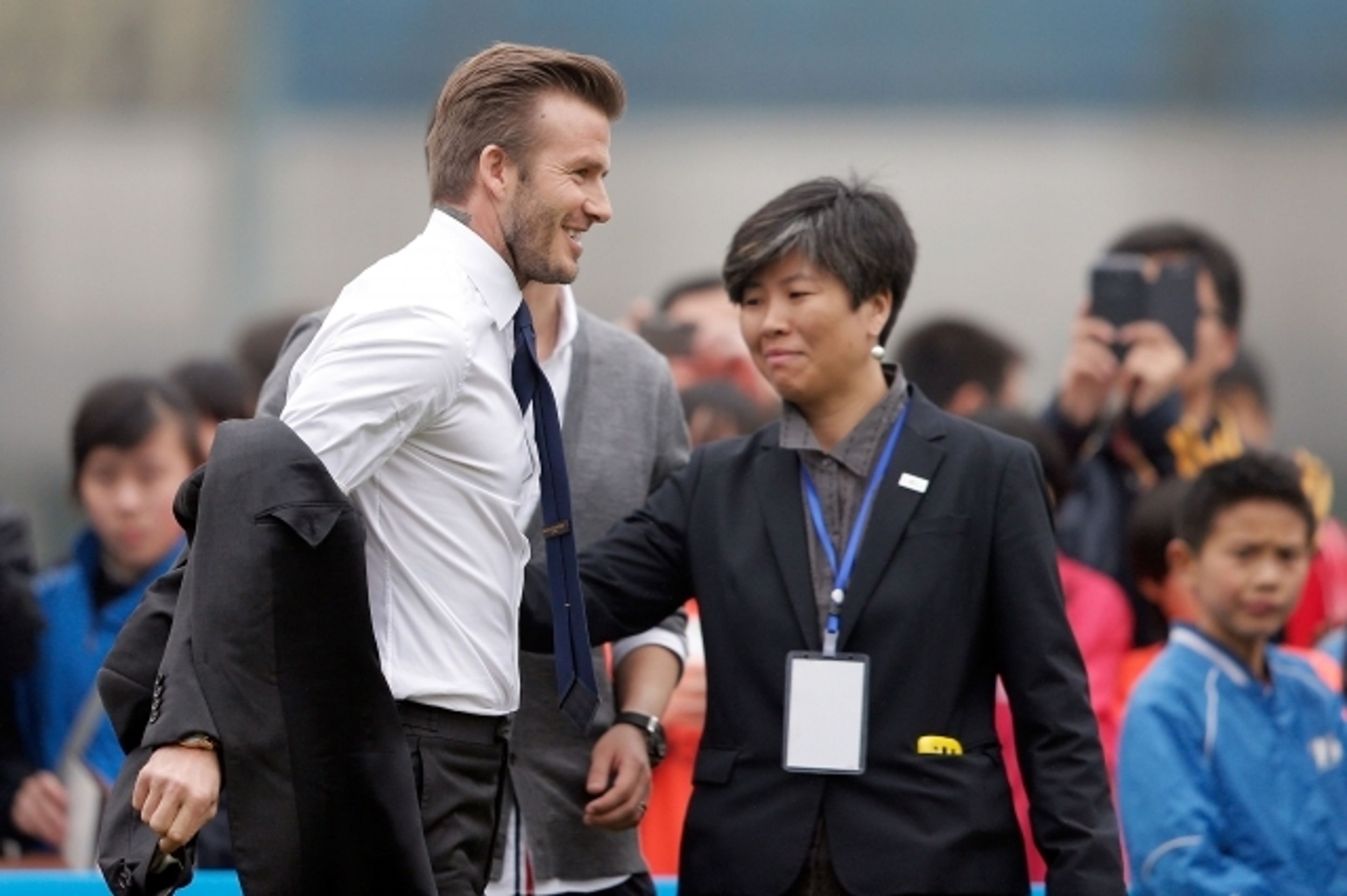 David Beckham upadl v Číně na hřišti - 9 - GALERIE: Pád Davida Beckhama v Číně (4/13)