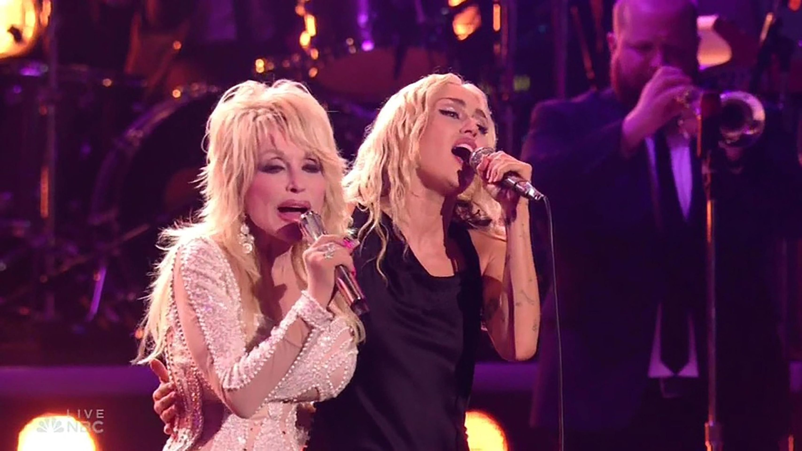 Dolly Parton a Miley Cyrus, 1. 1. 2023 - Dolly Parton (4/6)