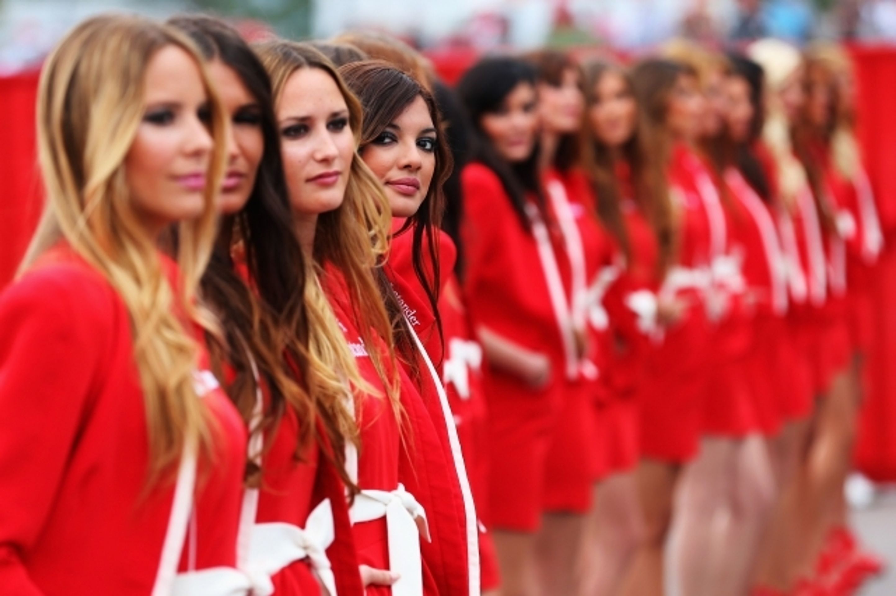Krásné dívky ve světě F1 - 31 - GALERIE: Sexy zadečky, krásná prsa a dlouhé nohy v F1 (12/31)