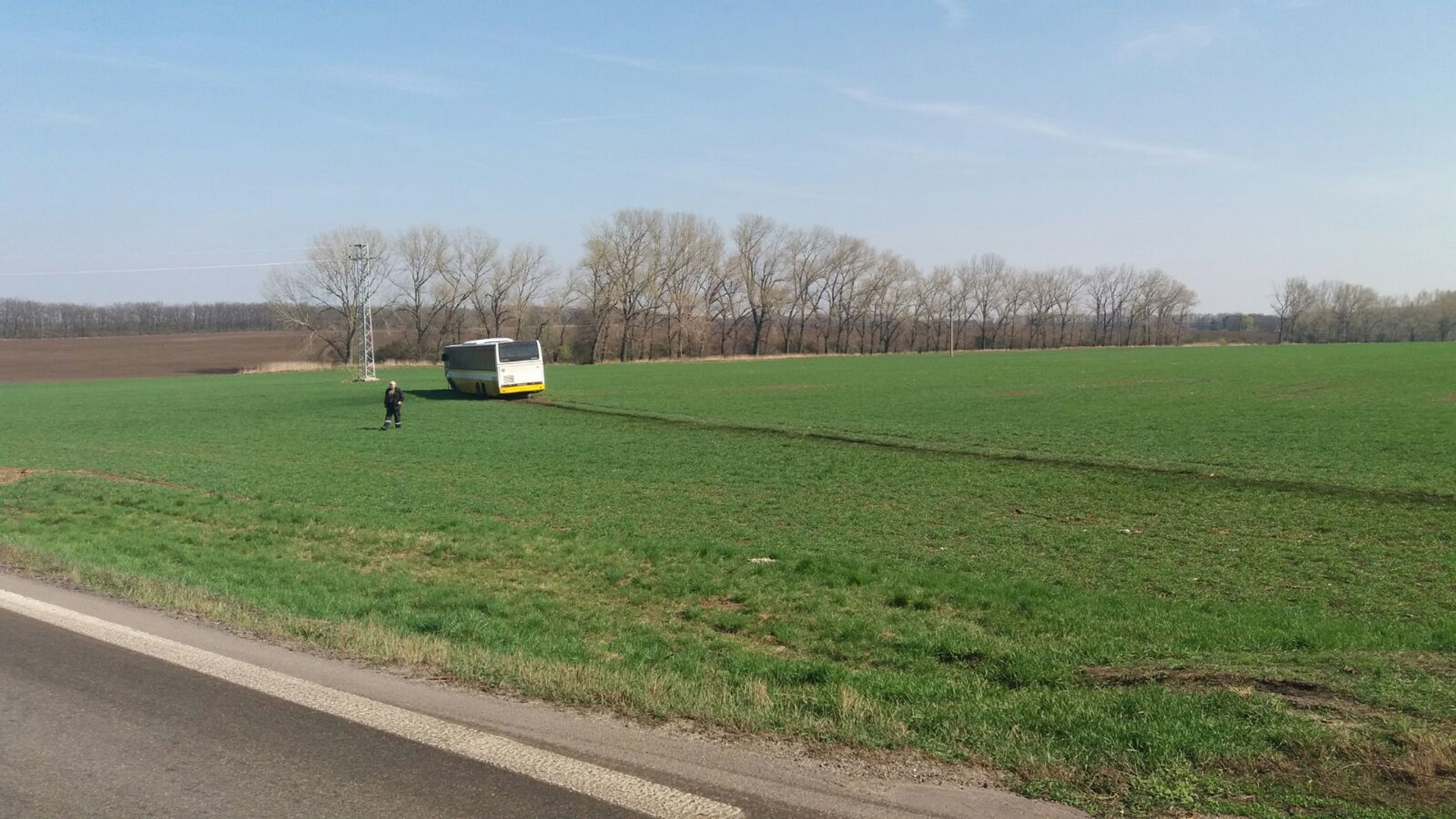 Nehoda autobusu na Znojemsku - 3 - GALERIE: Nehoda autobusu na Znojemsku (3/6)