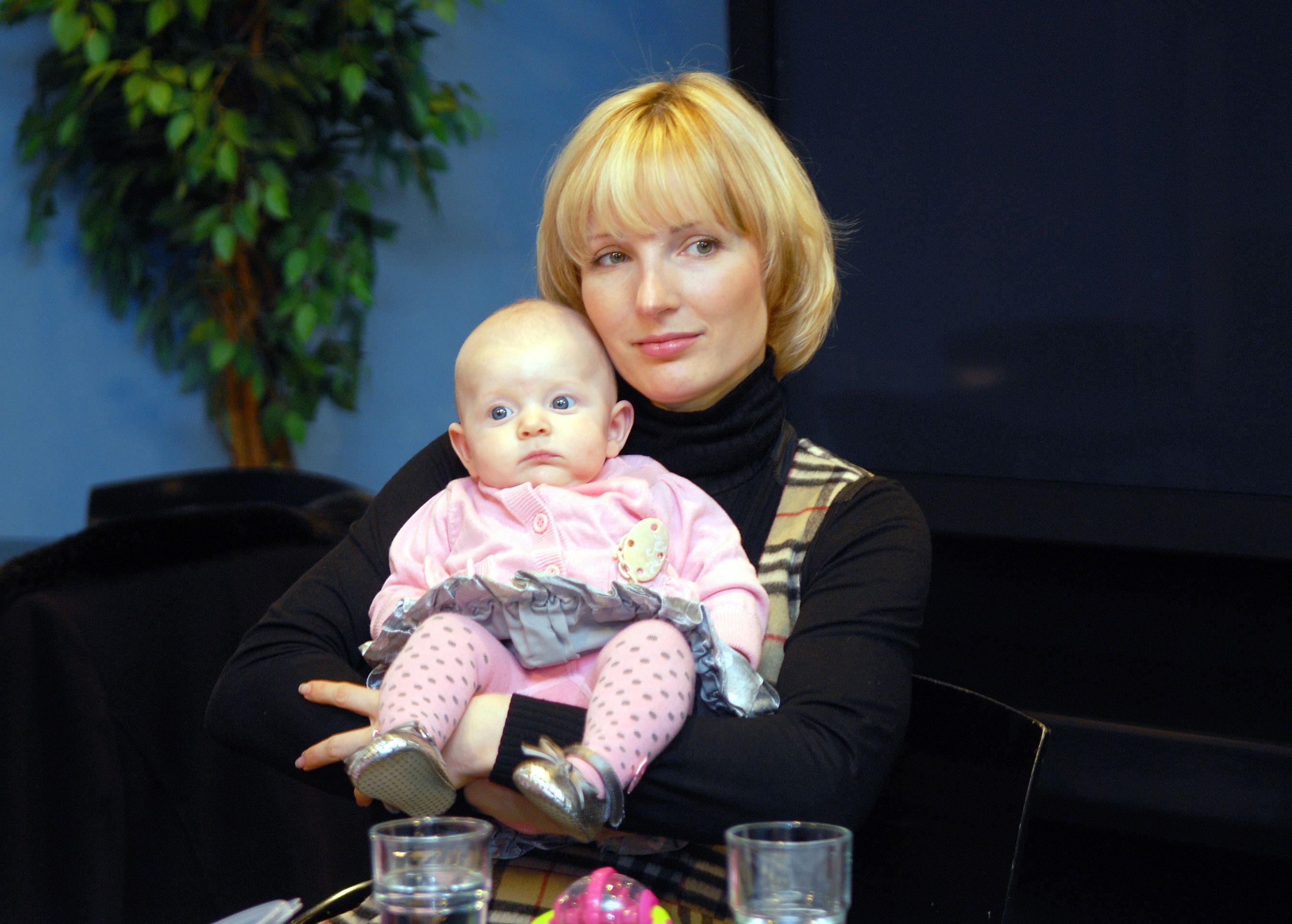 Petra Paroubková s dcerou Margaritou v roce 2010 - GALERIE: Jiří Paroubek a Petra Paroubková (5/14)
