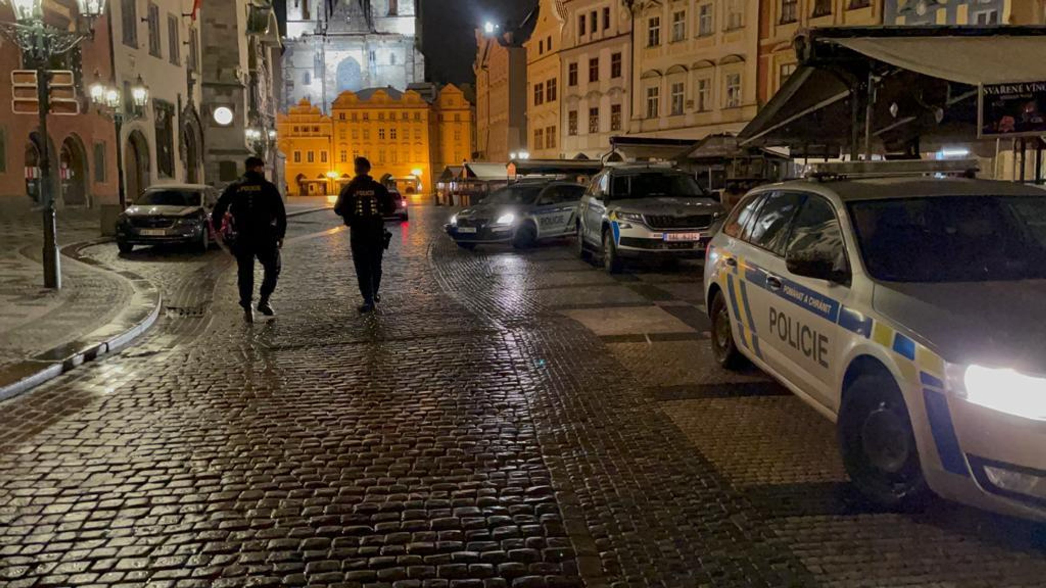 Razie v hotelu U Prince - 5 - GALERIE: Zásah policistů v otevřených podnicích v Praze (4/8)