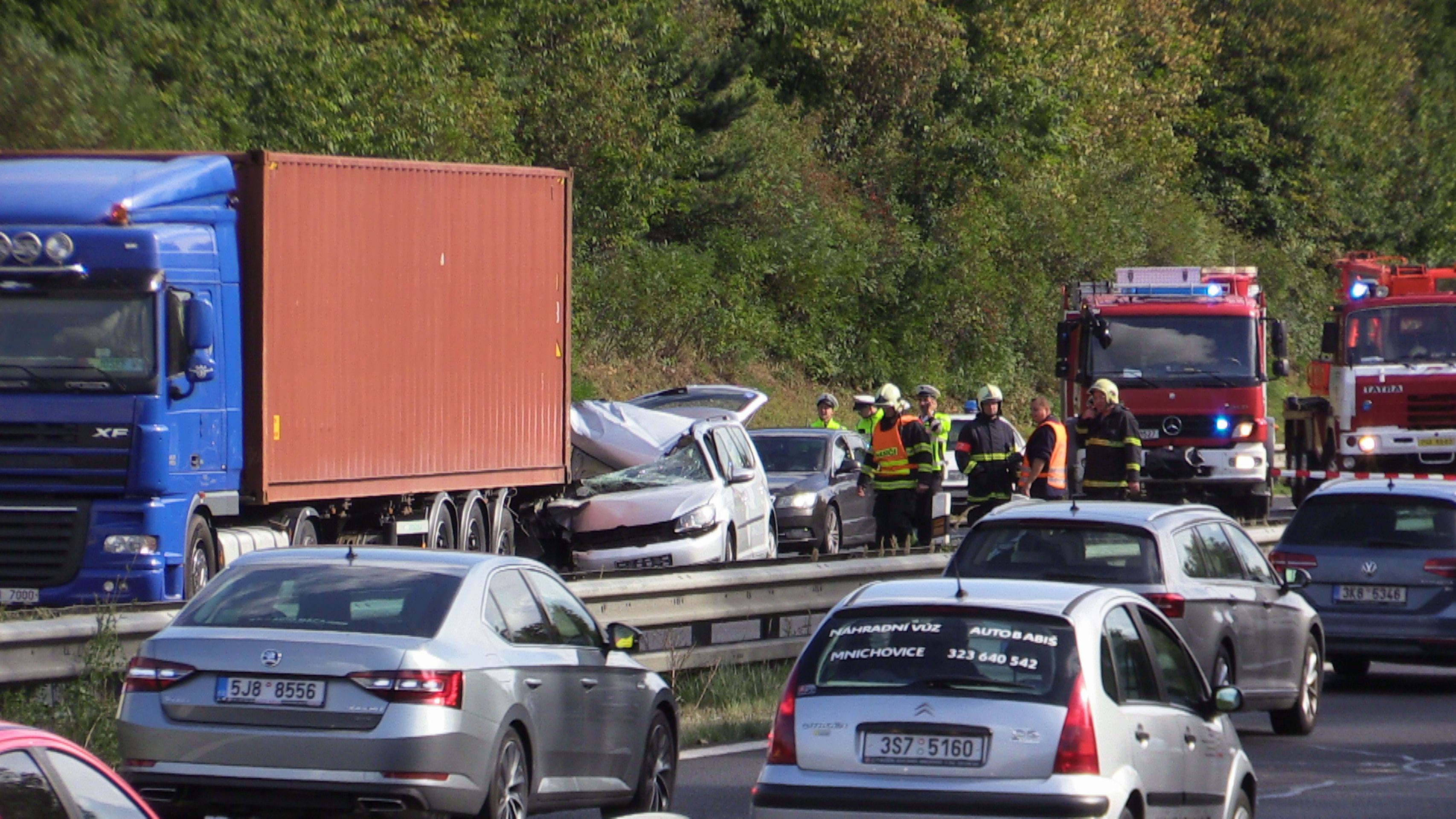 Smrtelná nehoda zavřela D1 na příjezdu do Prahy - 1 - GALERIE: Smrtelná nehoda na D1 (6/6)