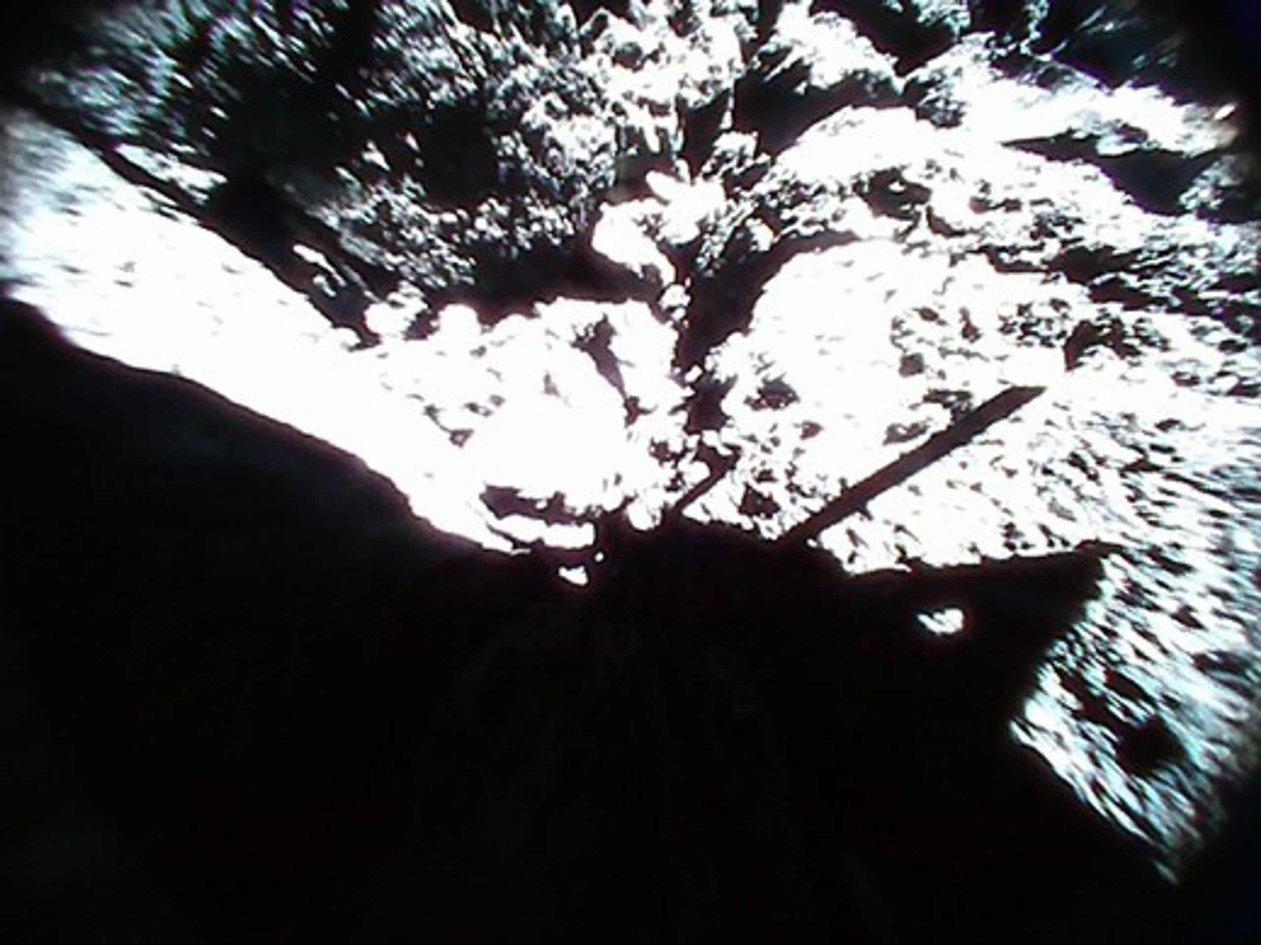 Snímky z asteroidu Ryugu - 6 - GALERIE: Sonda poslala první snímky z asteroidu Ryugu (6/6)