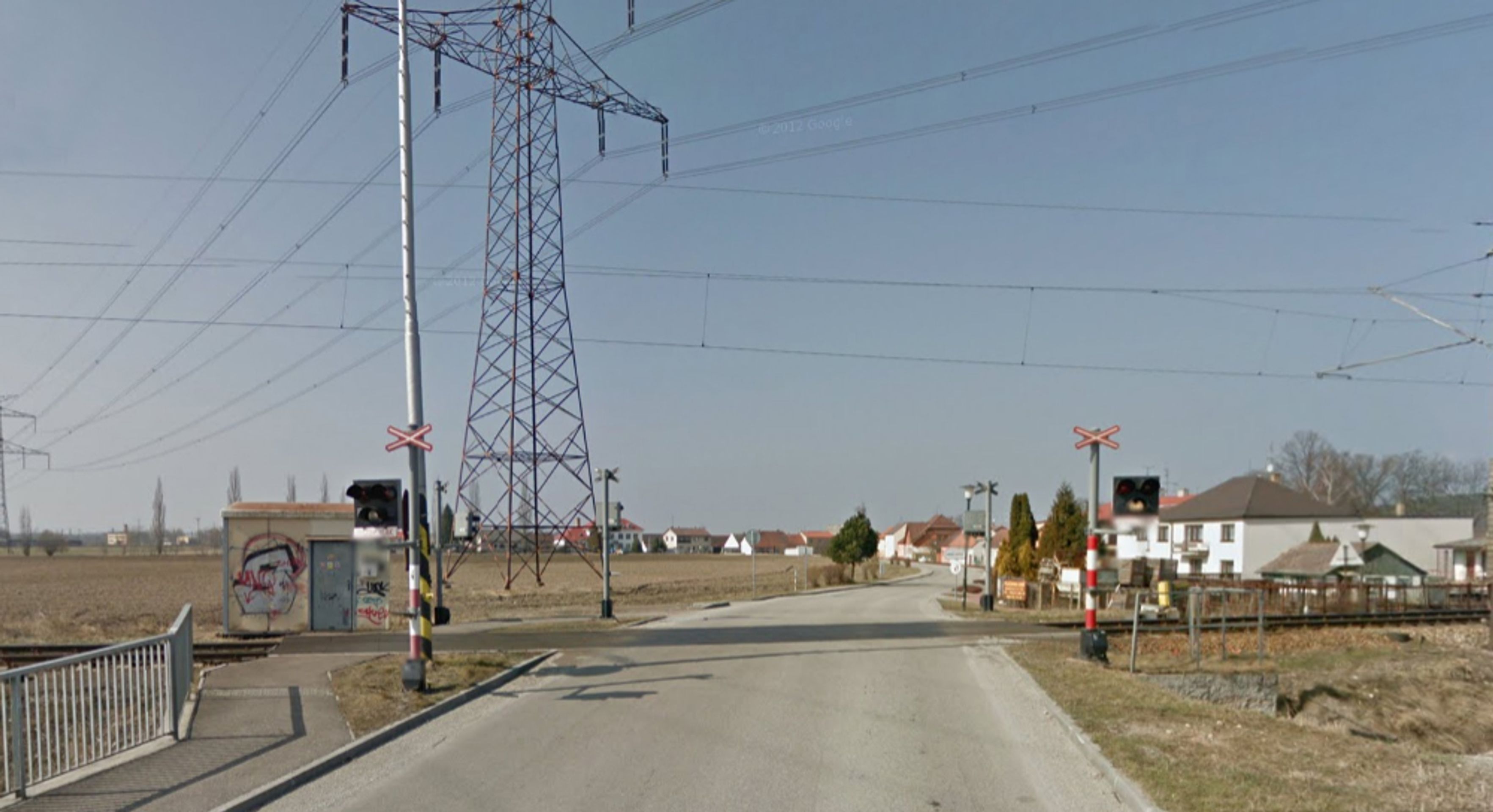 Nebezpečné přejezdy: P 6093, České Budějovice - Benešov u Prahy, Jihočeský kraj - přejezd bez závor, ŘEŠENÍ: se závorami. DŮVOD: Rizikový přejezd v ČB, ulice Nemanická - GALERIE: Nebezpečné přejezdy - Jihočeský kraj (18/18)