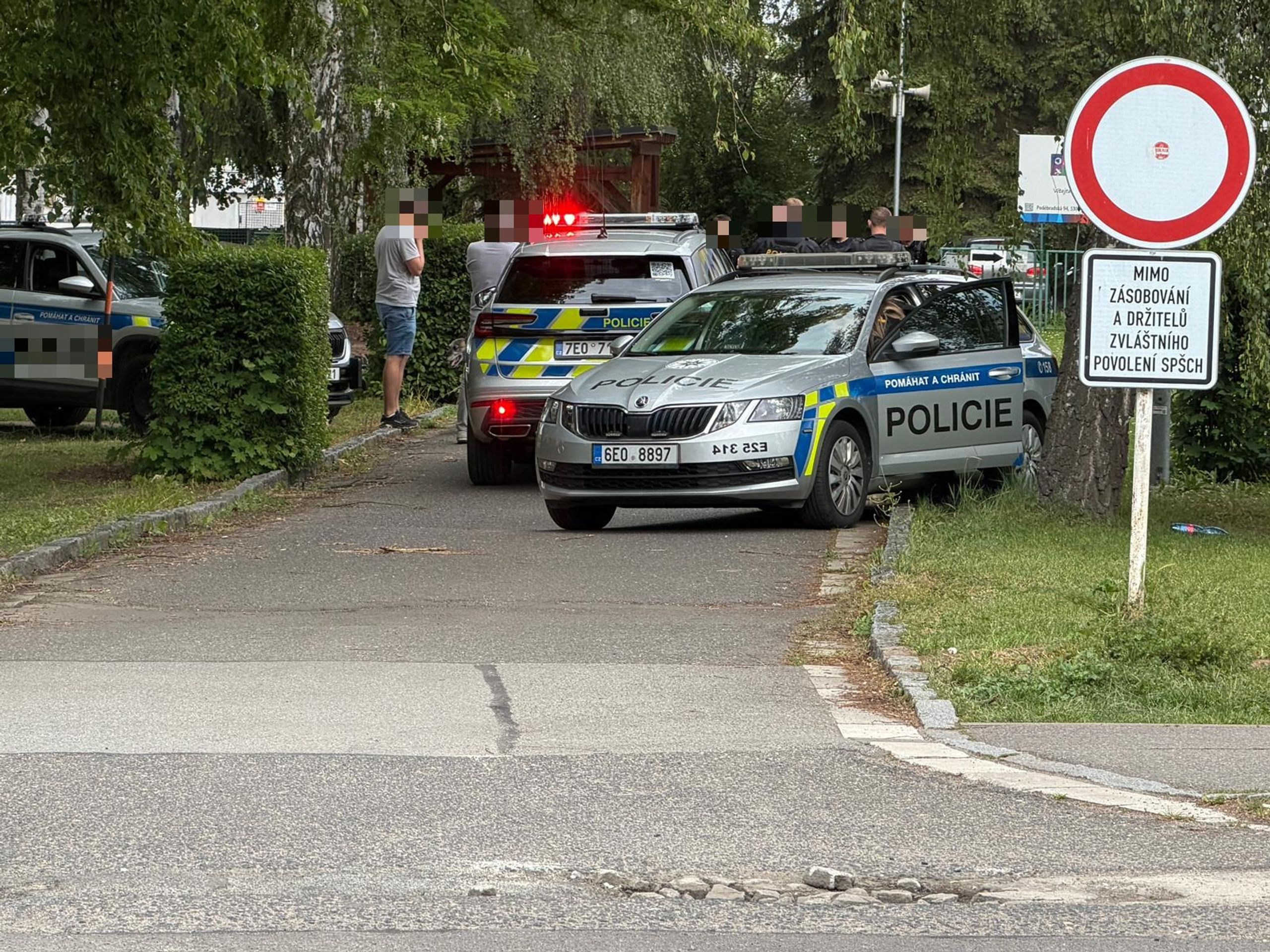 Policejní zásah na ulici Poděbradská v Pardubicích - Policejní zásah na ulici Poděbradská v Pardubicích (1/13)