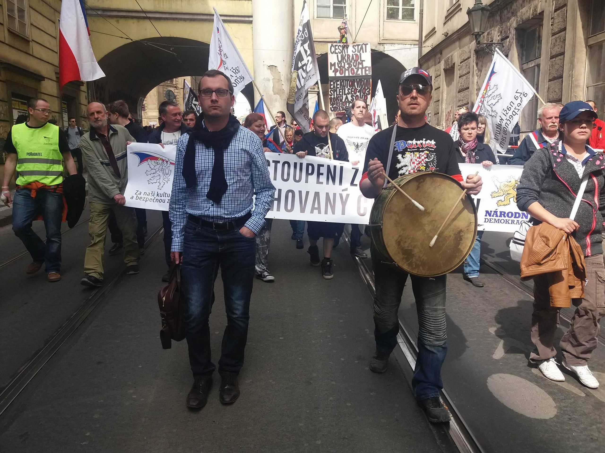 Pochod národní demokracie - v čele A.B. Bartoš - GALERIE: 1. máj v ulicích (7/8)