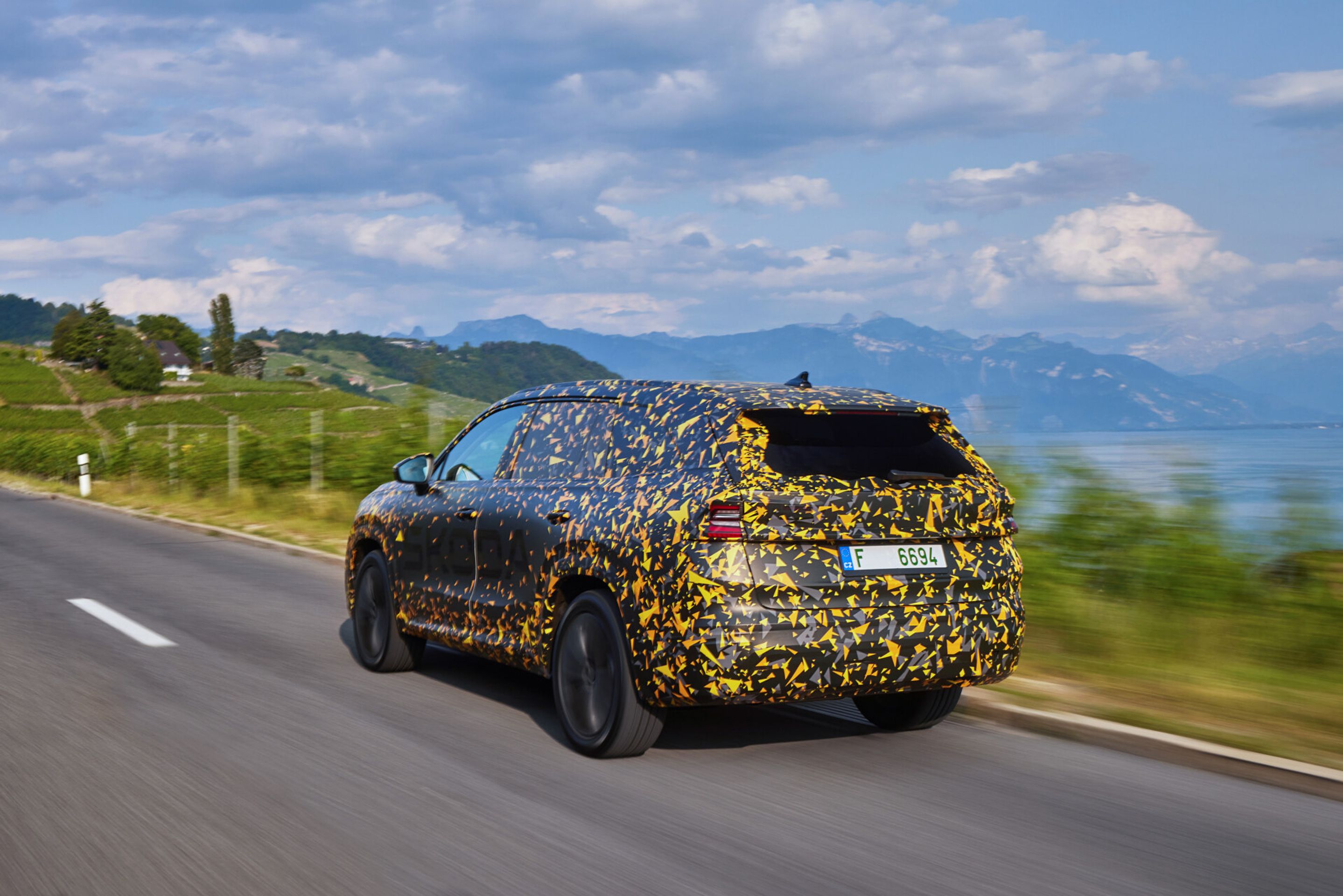 Druhá generace Škody Kodiaq pod maskováním - Druhá generace Škody Kodiaq na skicách a pod maskováním (17/17)