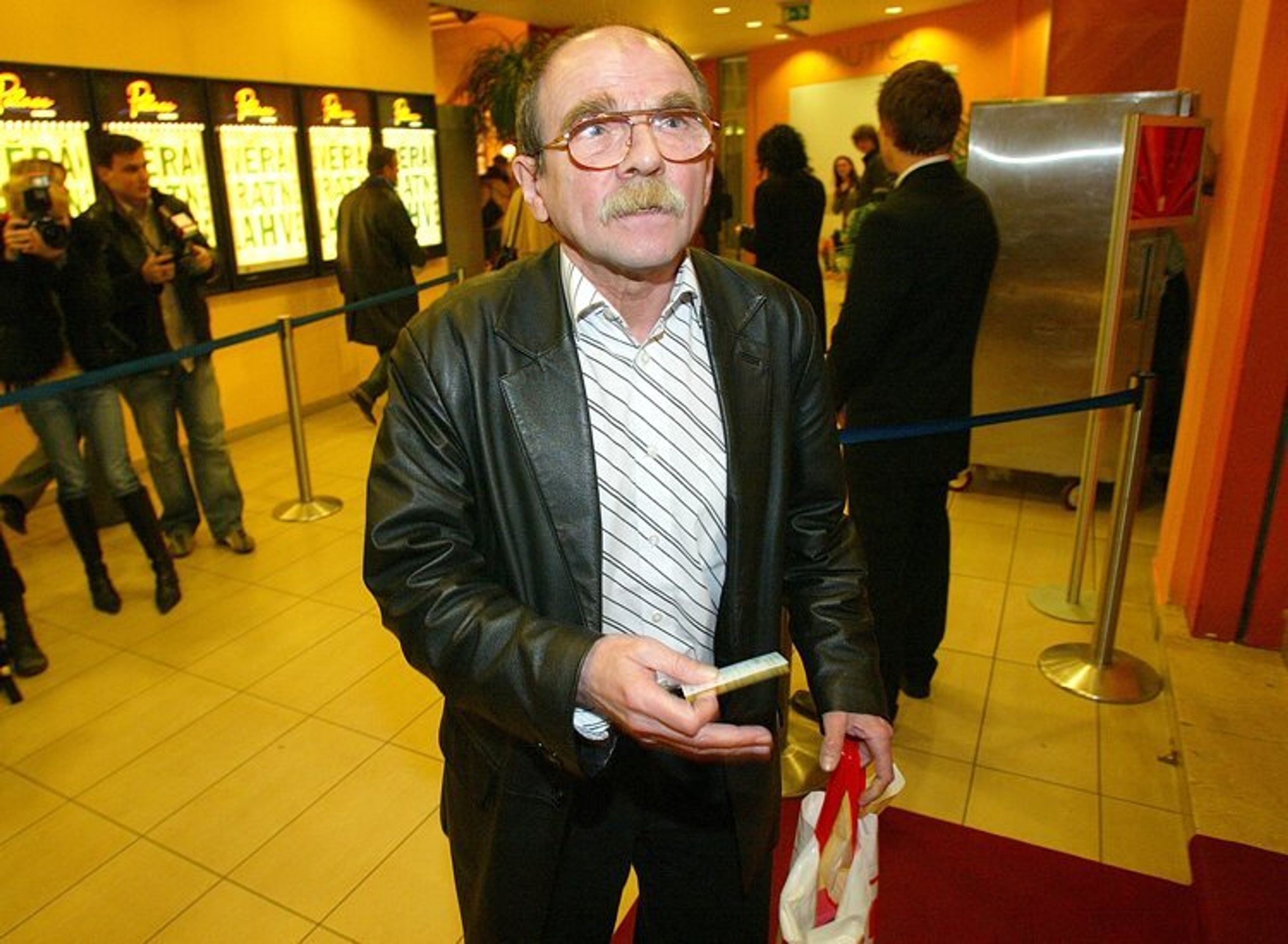 Jaroslav Uhlíř na premiéře Vratných lahví - Lahvový rekord má jméno 300 tisíc (4/7)