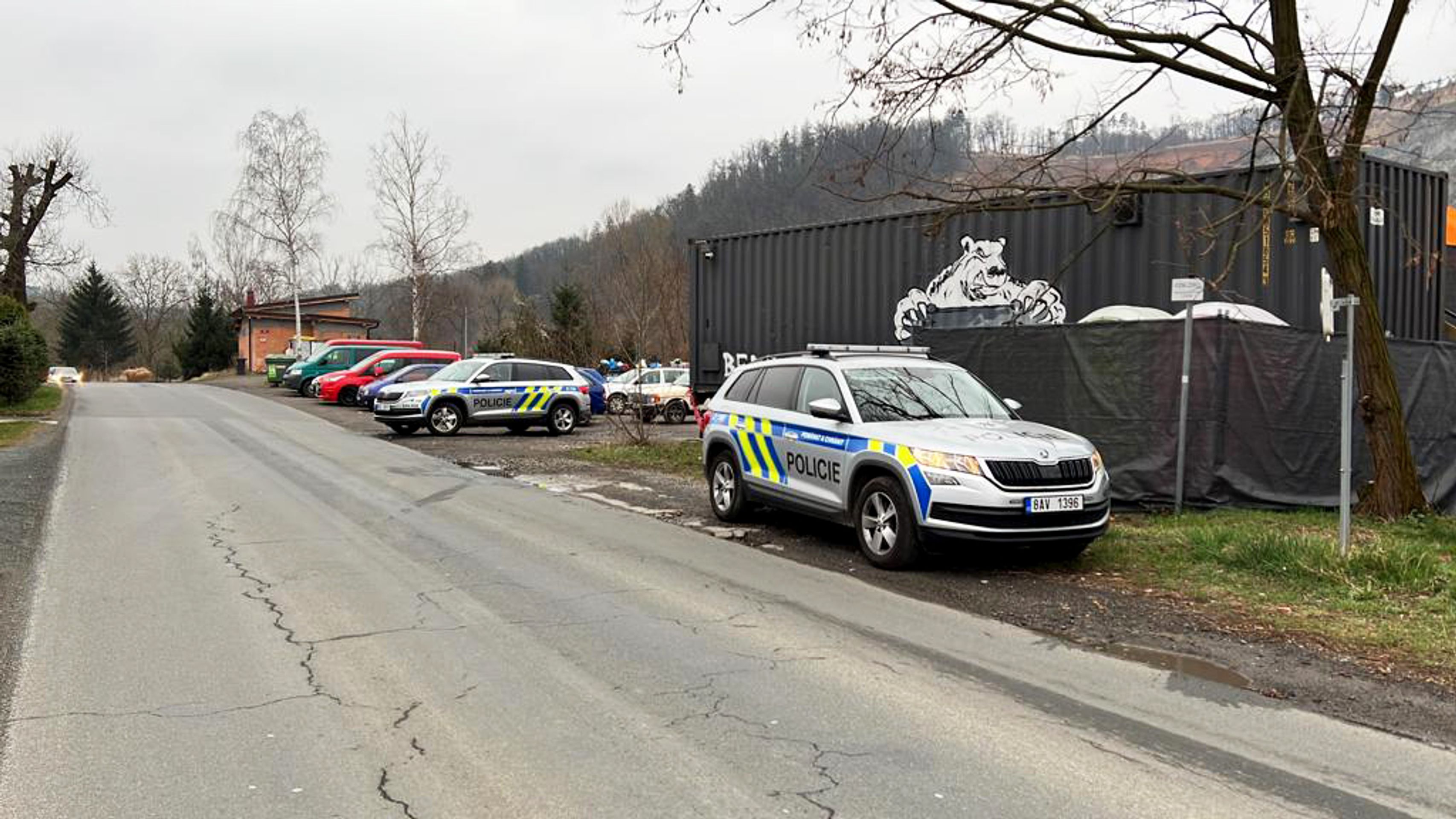 Policie při pátrání po útočníkovi z odborného učiliště v Michli (3) - Útok mačetou na středním učilišti v Michli (6/15)
