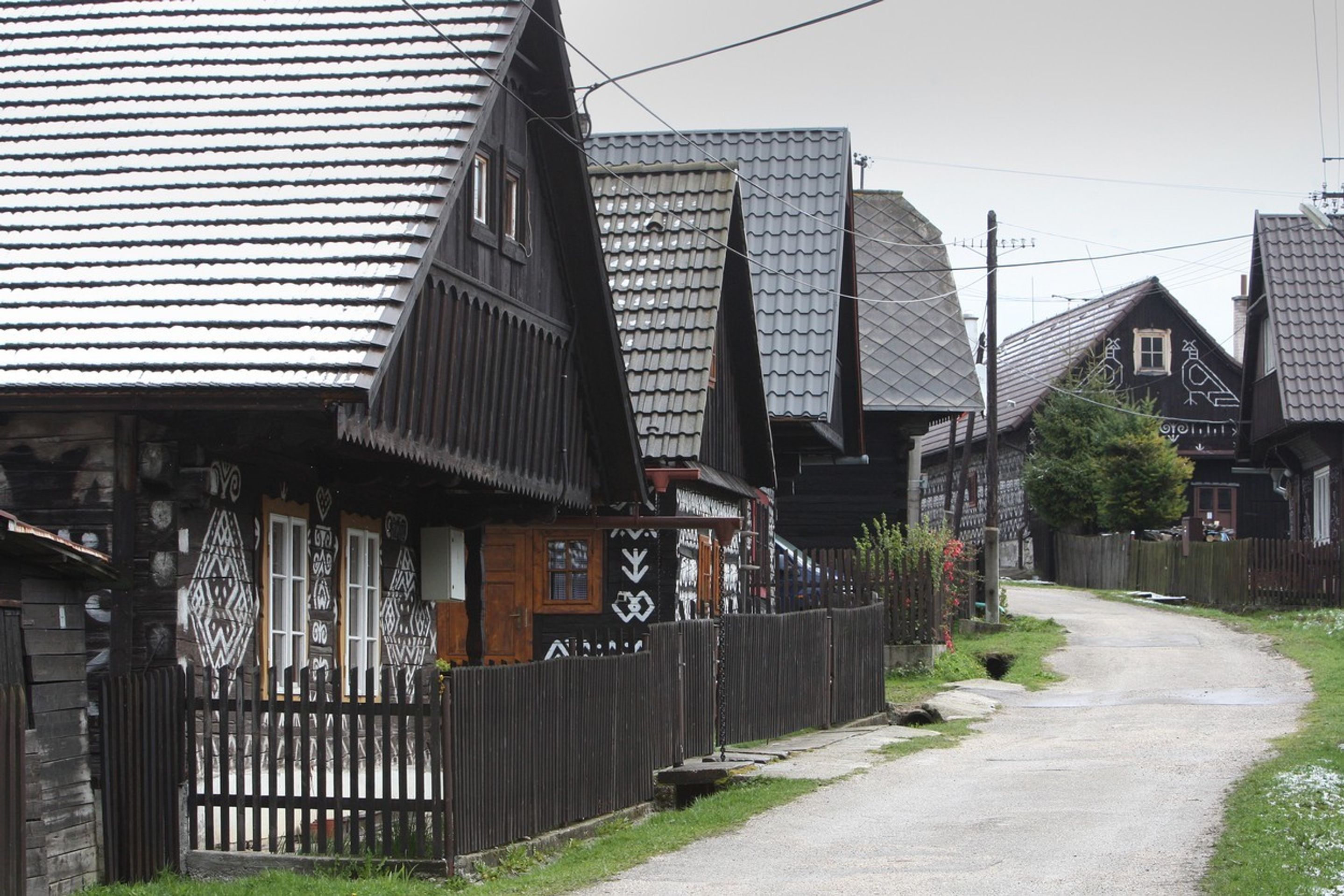 Zajímavá místa na Slovensku - Venkovská stavení v Čičmanech - GALERIE: Zajímavá místa na Slovensku (5/8)