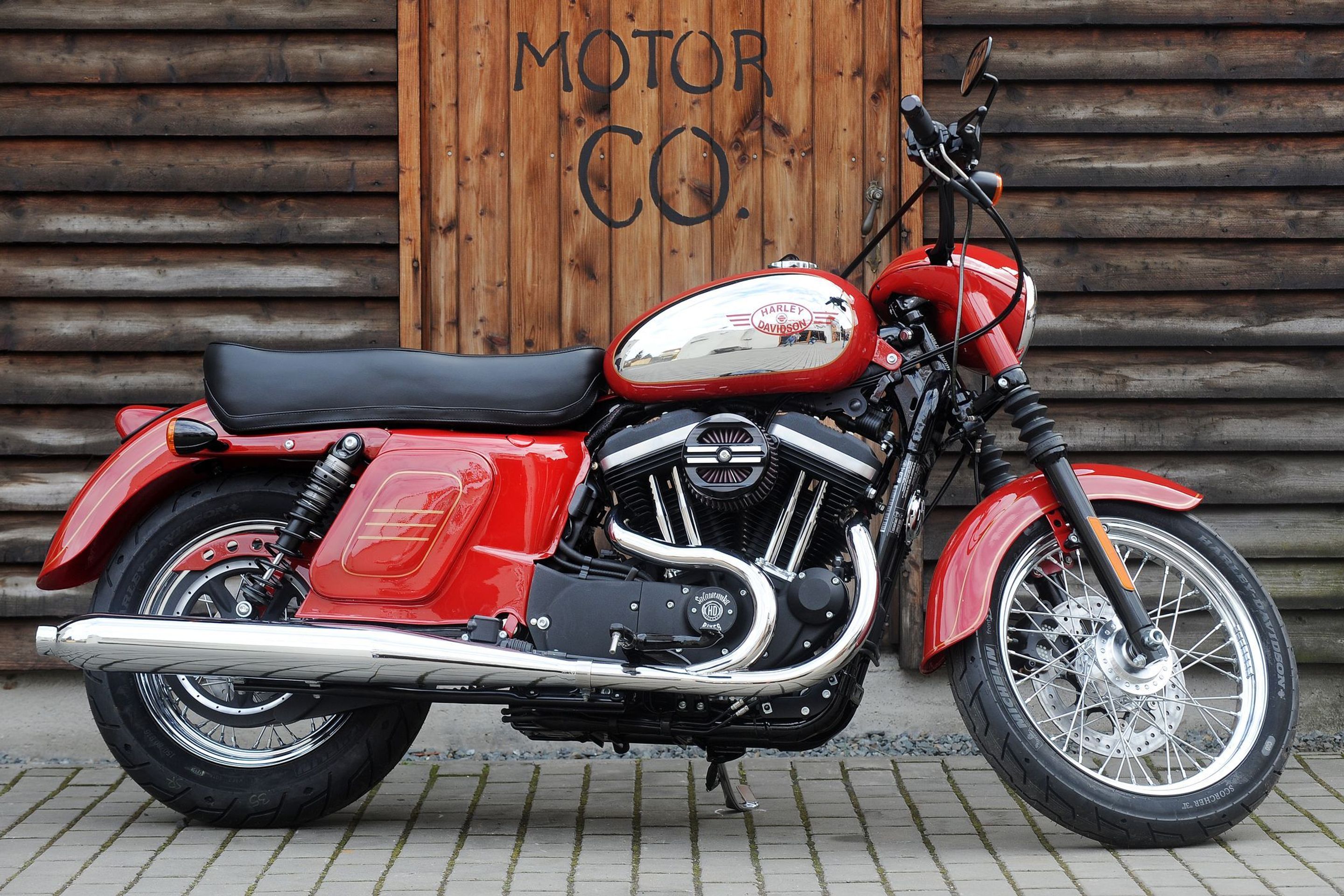 Přestavba motocyklu Harley-Davidson - 2 - GALERIE: Přestavba motocyklu Harley-Davidson (2/13)