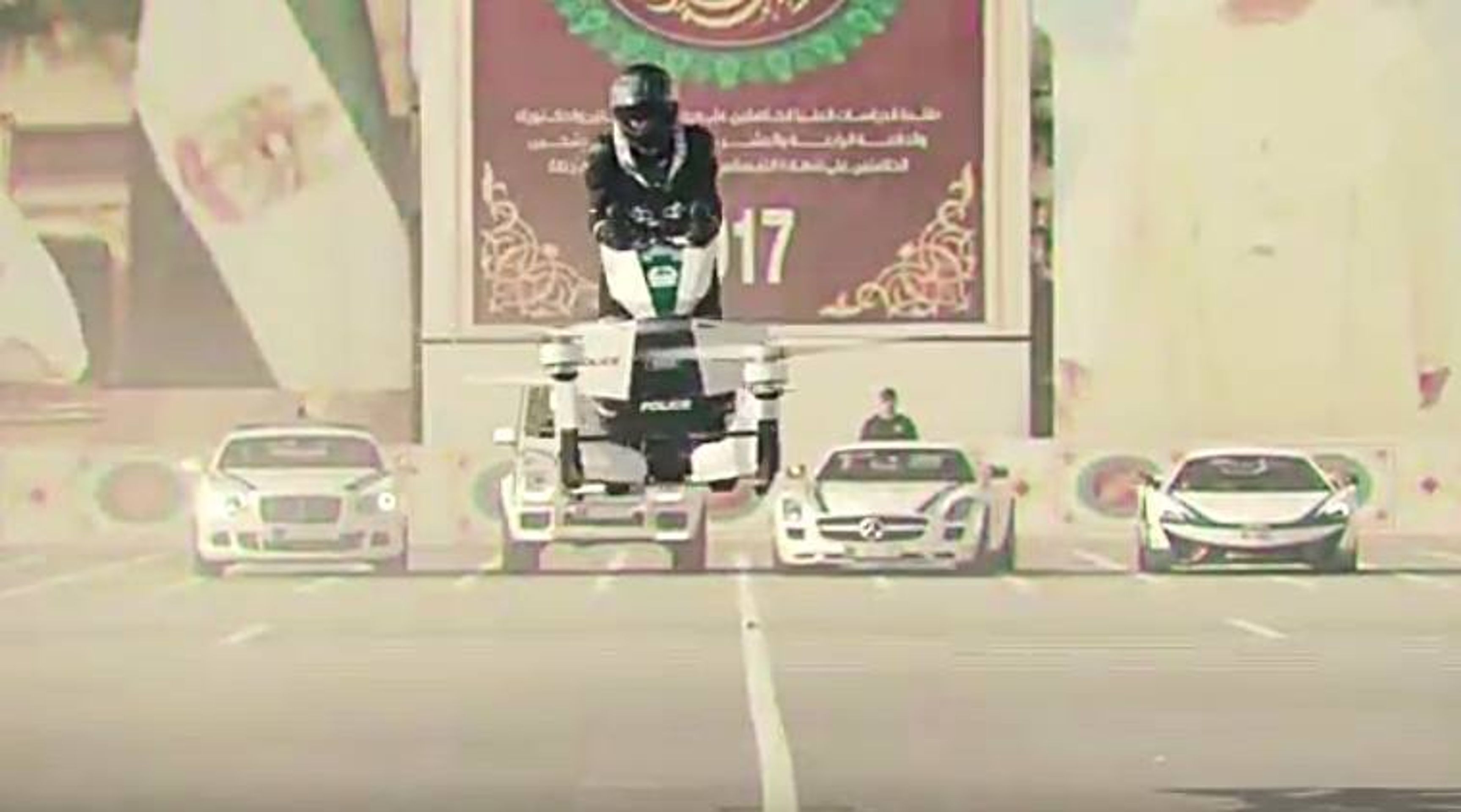 Létající motorka Hoverbike S3 2019 - 19 - Fotogalerie: Výcvik dubajské policie na létajícím stroji (10/10)