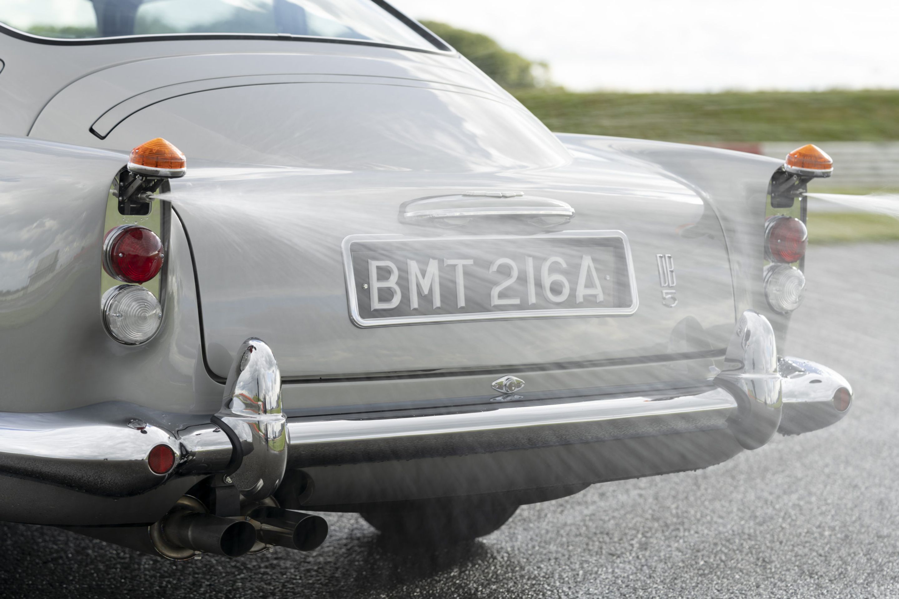 Aston Martin DB5 podle Jamese Bonda - 67 - Fotogalerie: Prohlédněte si výzbroj Aston Martin DB5 podle Jamese Bonda (4/32)