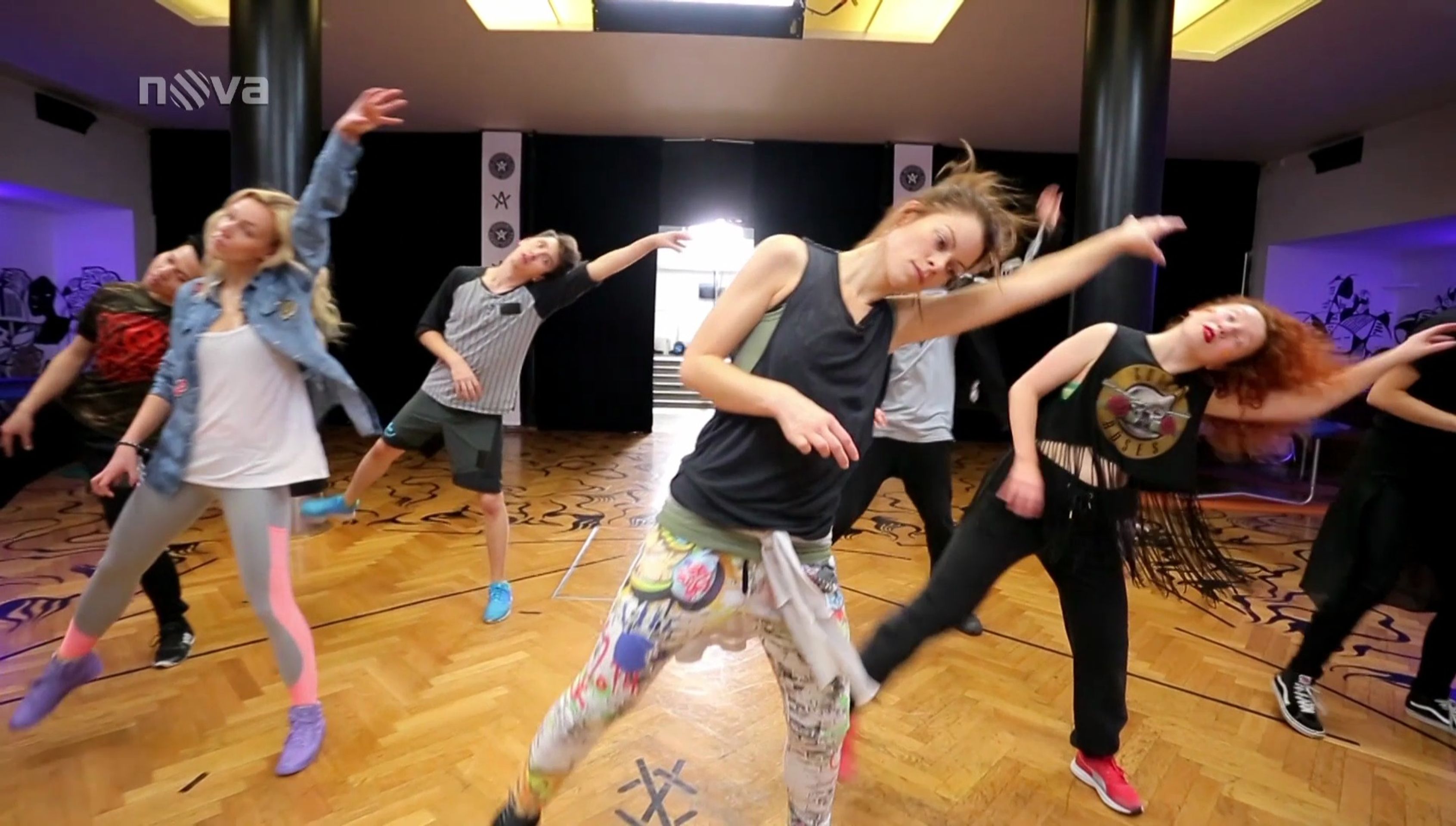 Tvoje tvář má známý hlas - Hana Holišová trénuje choreografii - 7 - GALERIE: Tvoje tvář má známý hlas - Hana Holišová trénuje choreografii (7/11)