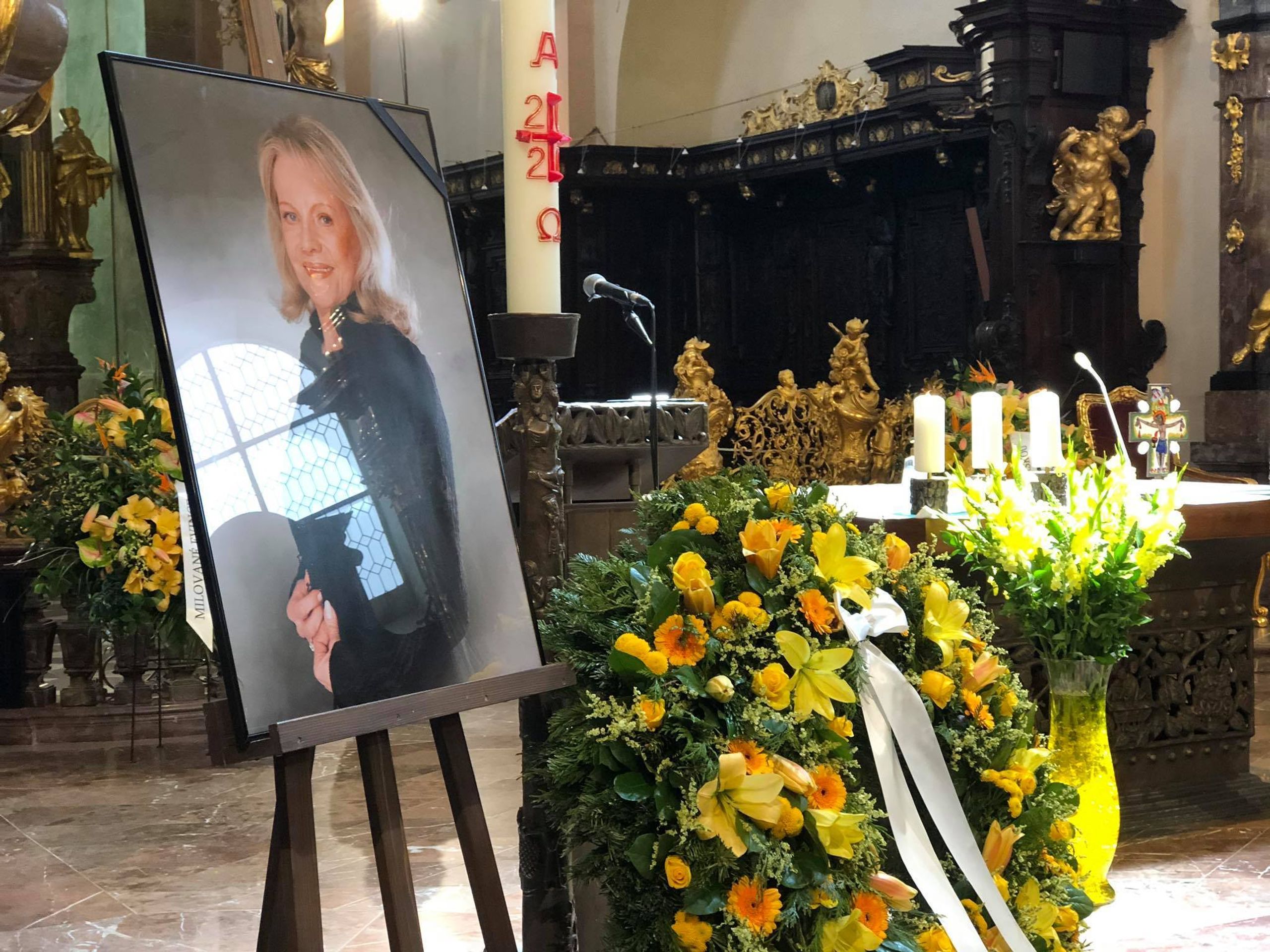 Mše za Evu Pilarovou - 1 - GALERIE: Mše za Evu Pilarovou (11/19)