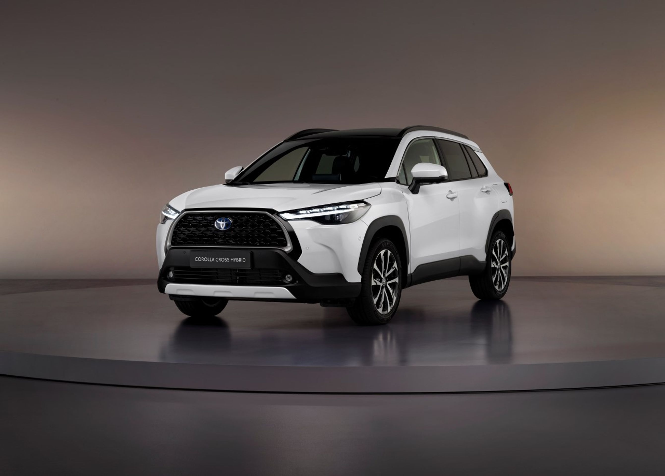 Toyota Corolla Cross - Corolla se převlékla ve stylu outdoorové módy. Toyota z ní udělala SUV (1/16)