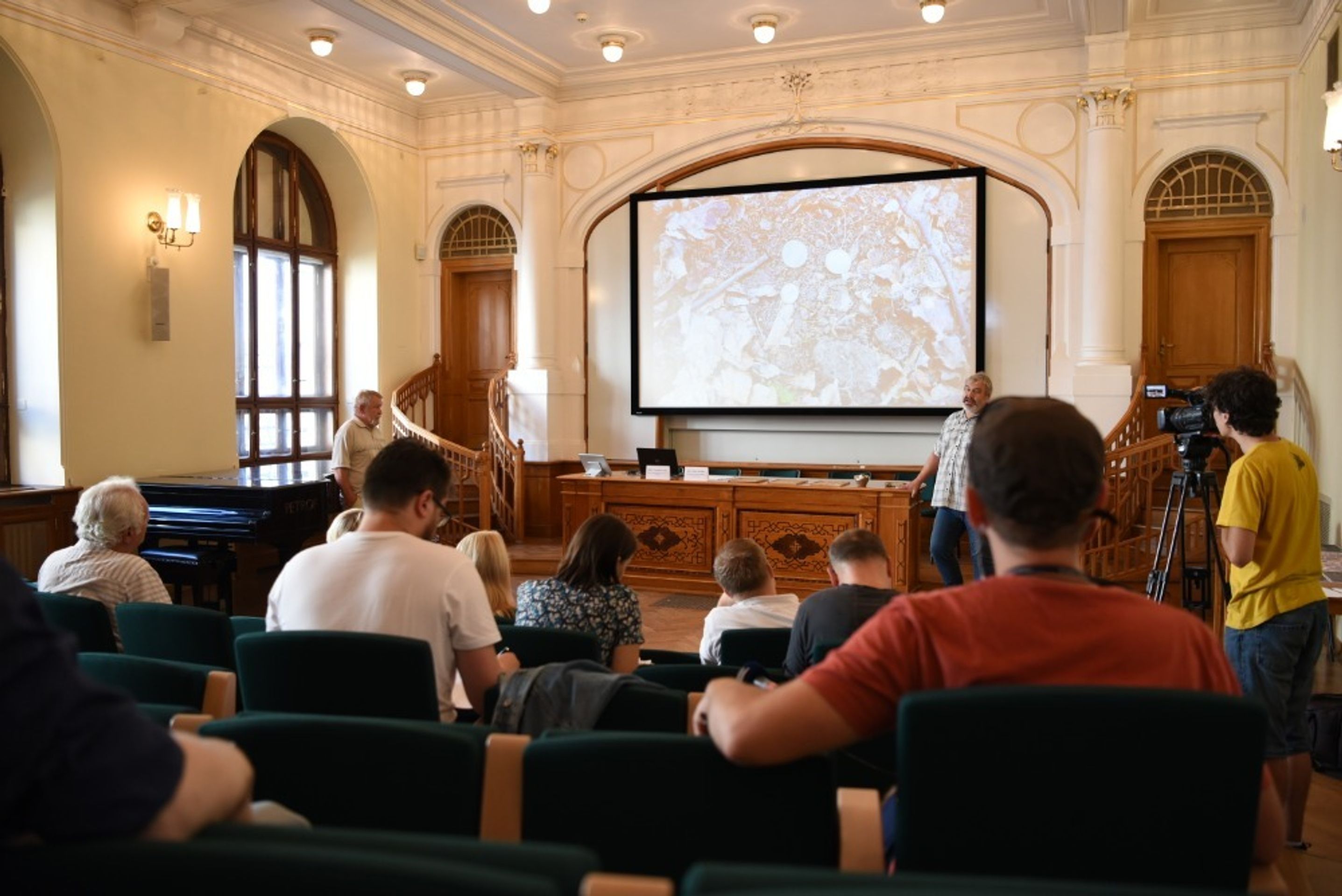 představení depotu mincí ze 14. století - 3 - GALERIE: Představení depotu mincí ze 14. století (14/15)