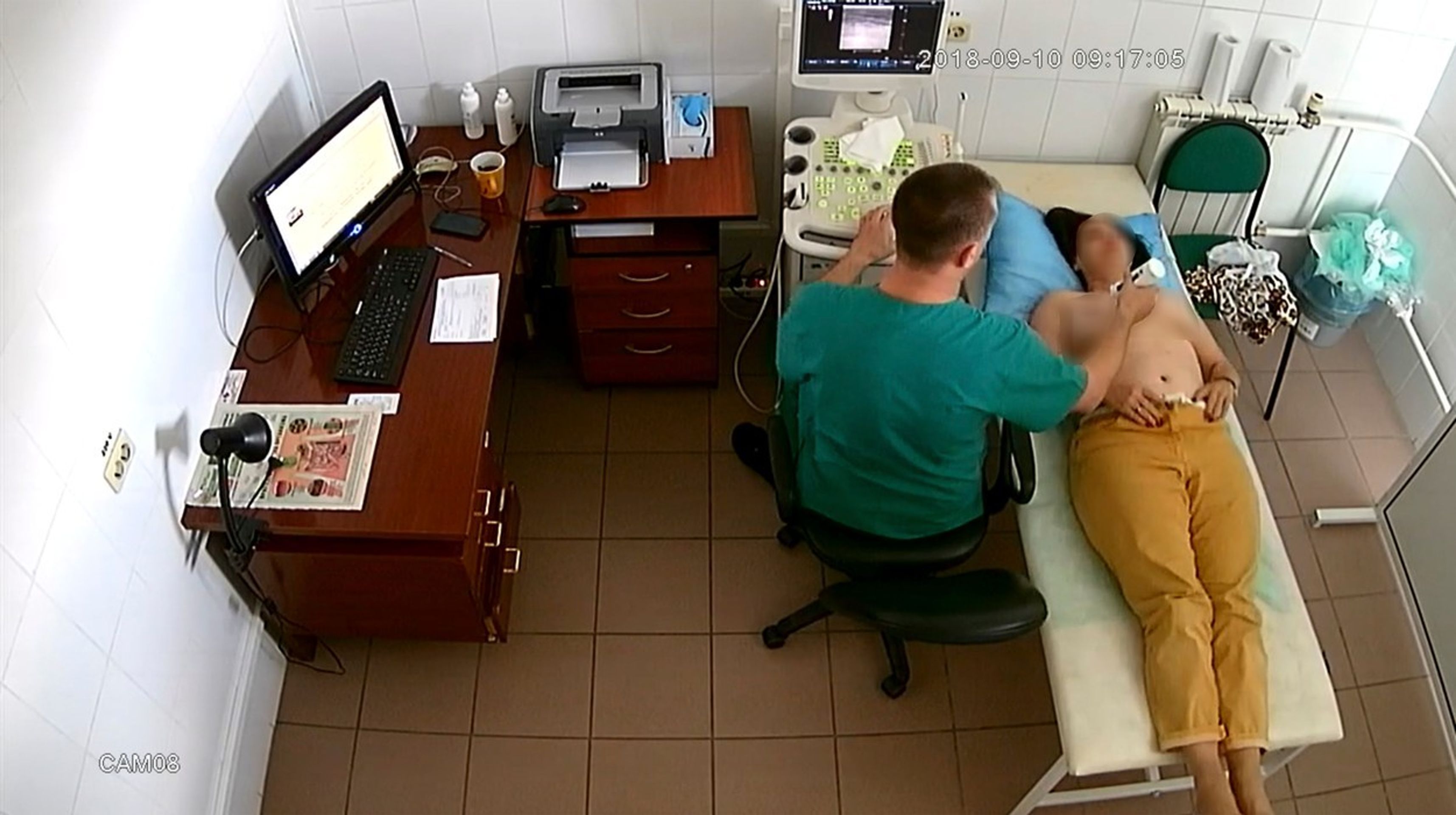Ukrajinský gynekolog přišel o licenci kvůli úniků videí na porno stránky - 3 - GALERIE: Ukrajinský gynekolog přišel o licenci kvůli úniků videí na porno stránky (3/4)