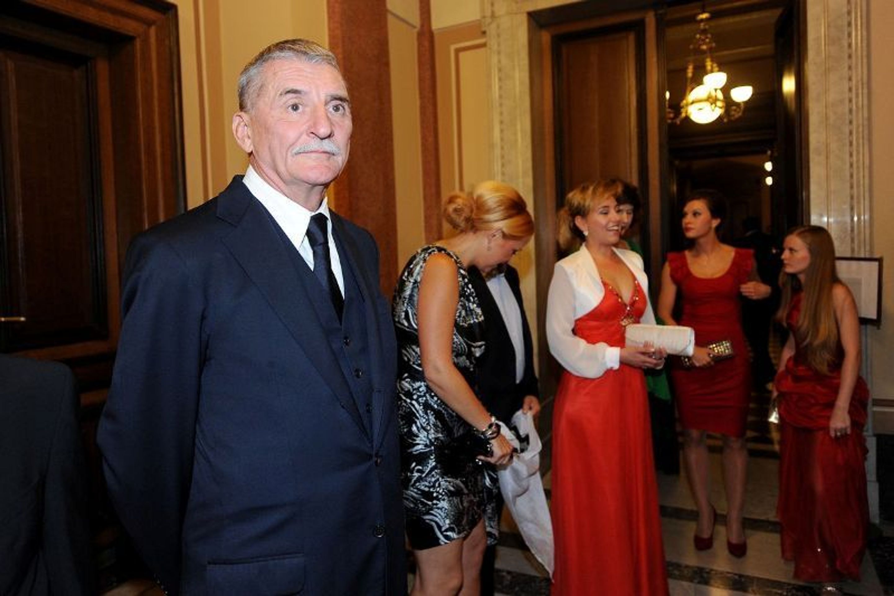 Premiéra filmu Donšajni - 2 - GALERIE: Donšajni ozářili pražské Rudolfinum. Podívejte se, kdo všechno přišel (15/27)